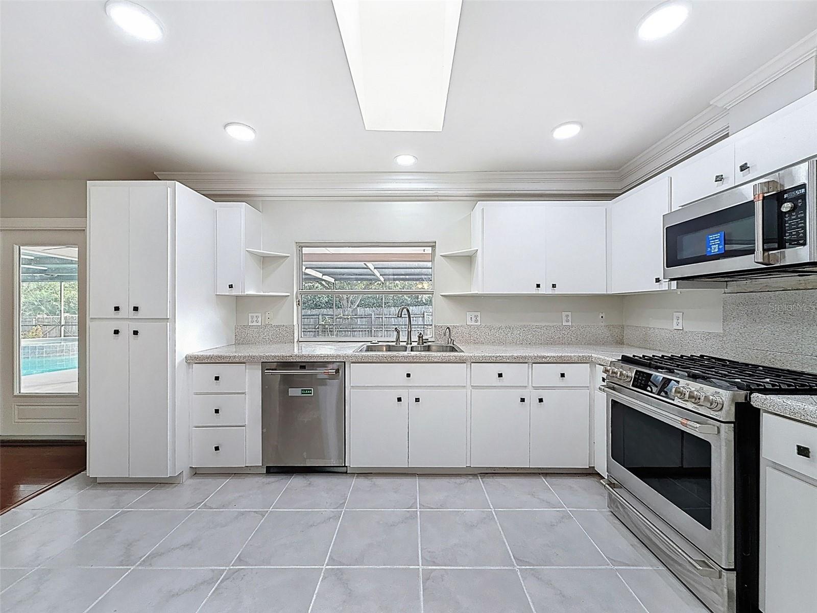 Image 19 of 51 For 2959 Deer Run S