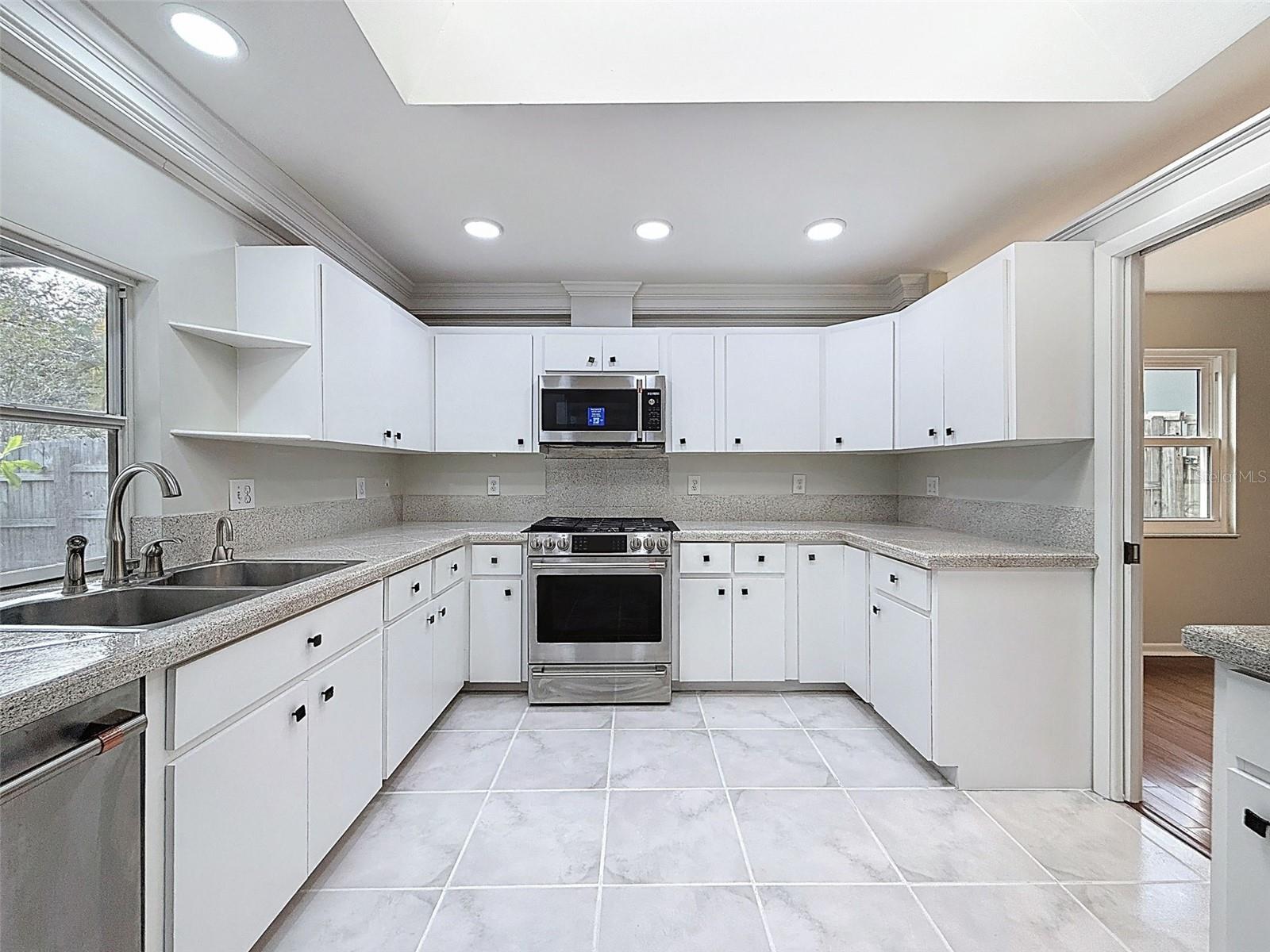 Image 20 of 51 For 2959 Deer Run S