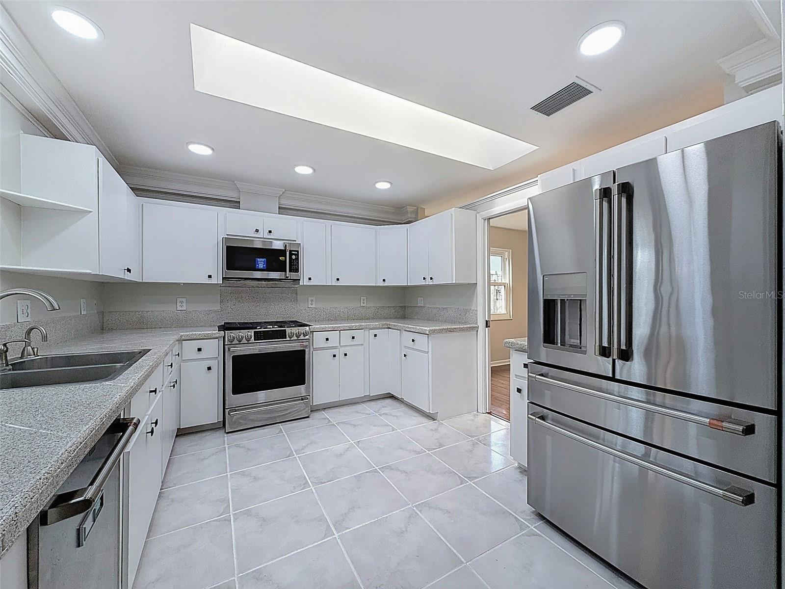 Image 22 of 51 For 2959 Deer Run S