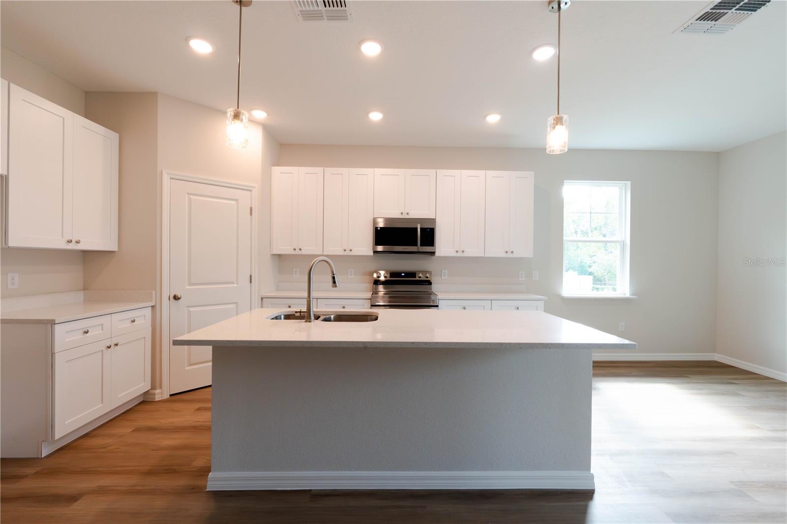 Image 2 of 47 For 1 Ginger Circle