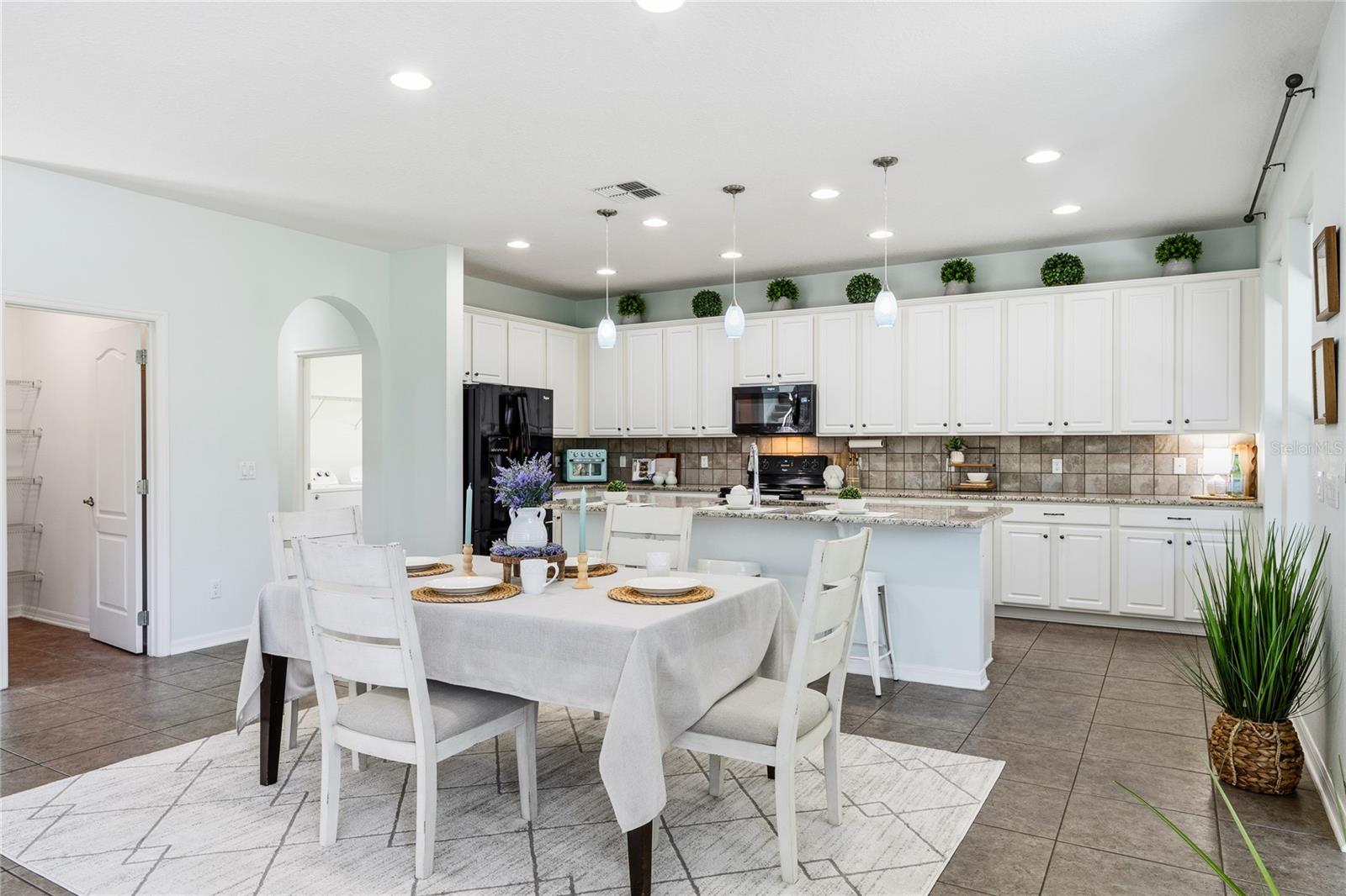 Image 17 of 58 For 842 Oxbow Road