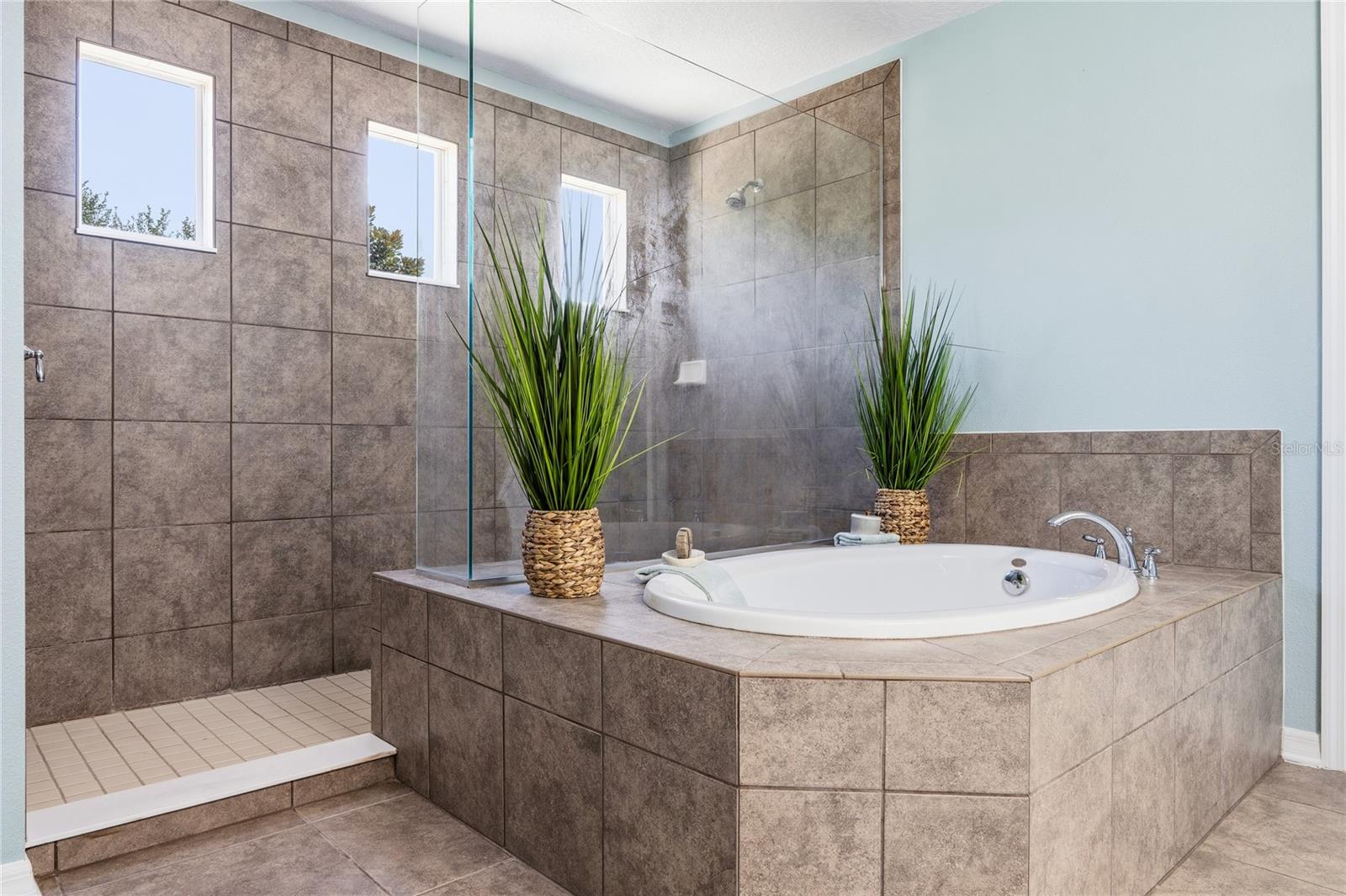 Image 26 of 58 For 842 Oxbow Road