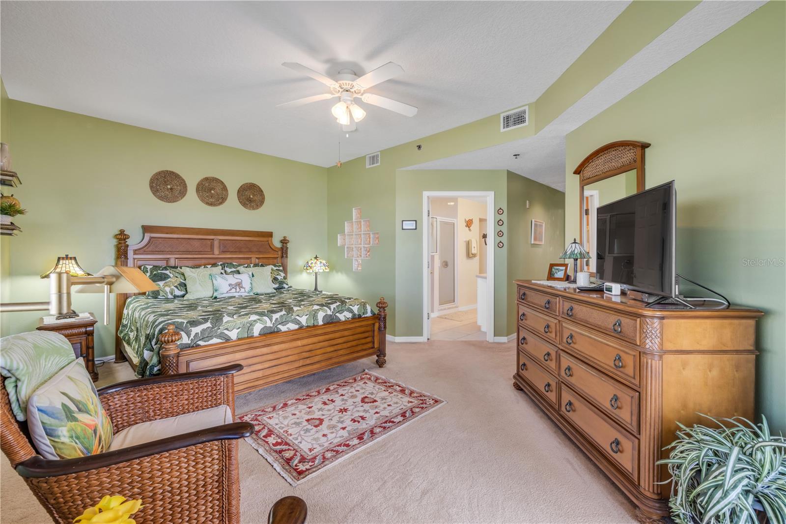 Image 16 of 59 For 5300 Atlantic Avenue 2-501