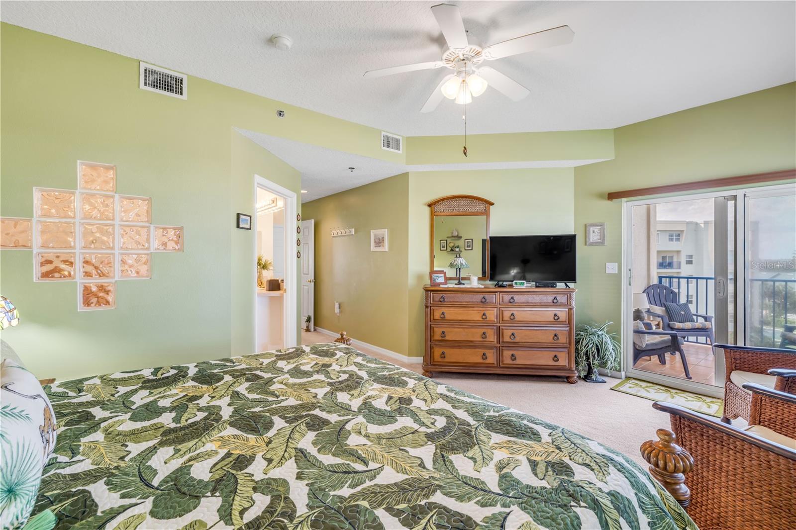 Image 17 of 59 For 5300 Atlantic Avenue 2-501