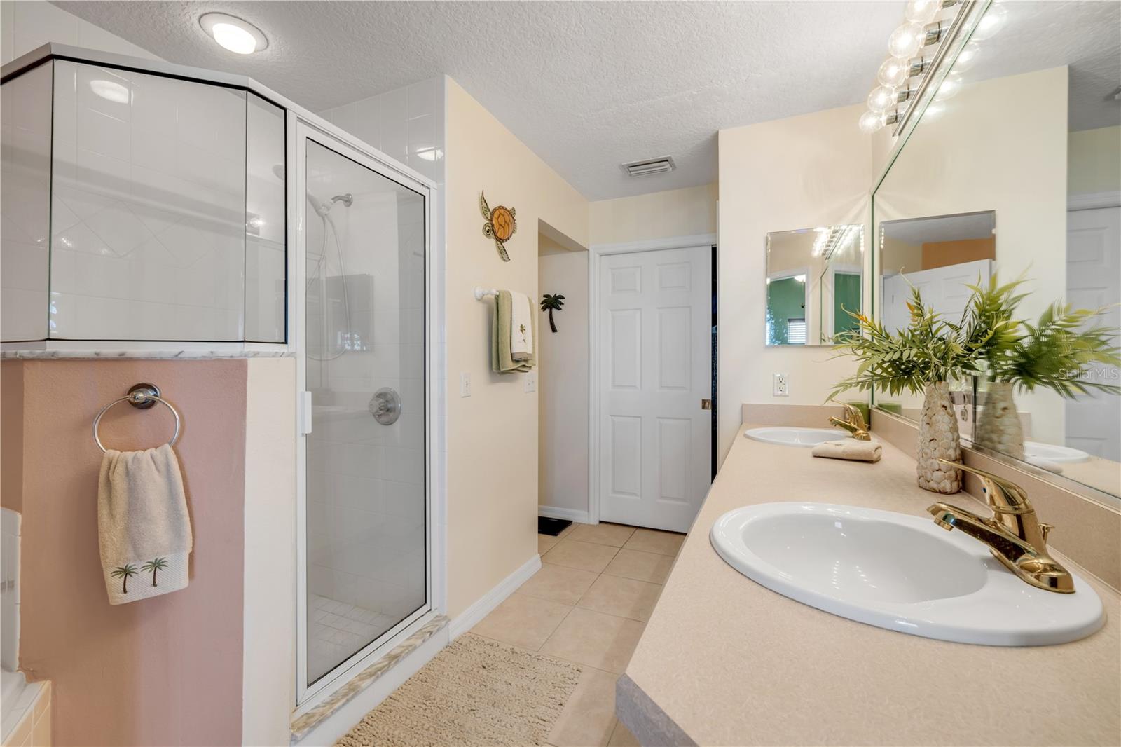 Image 18 of 59 For 5300 Atlantic Avenue 2-501