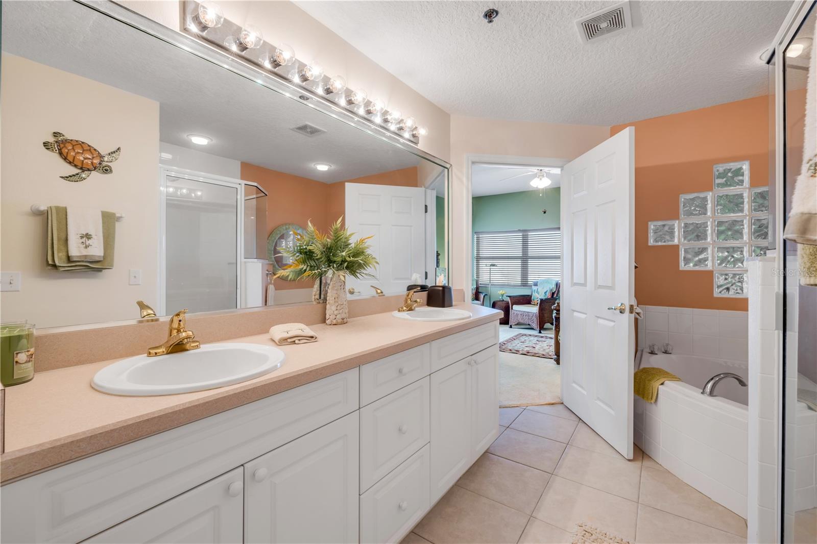 Image 19 of 59 For 5300 Atlantic Avenue 2-501