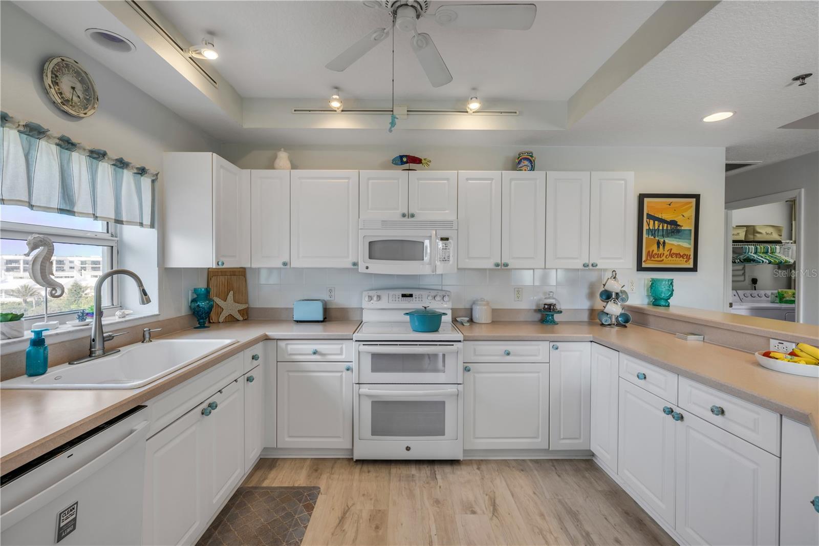 Image 8 of 59 For 5300 Atlantic Avenue 2-501