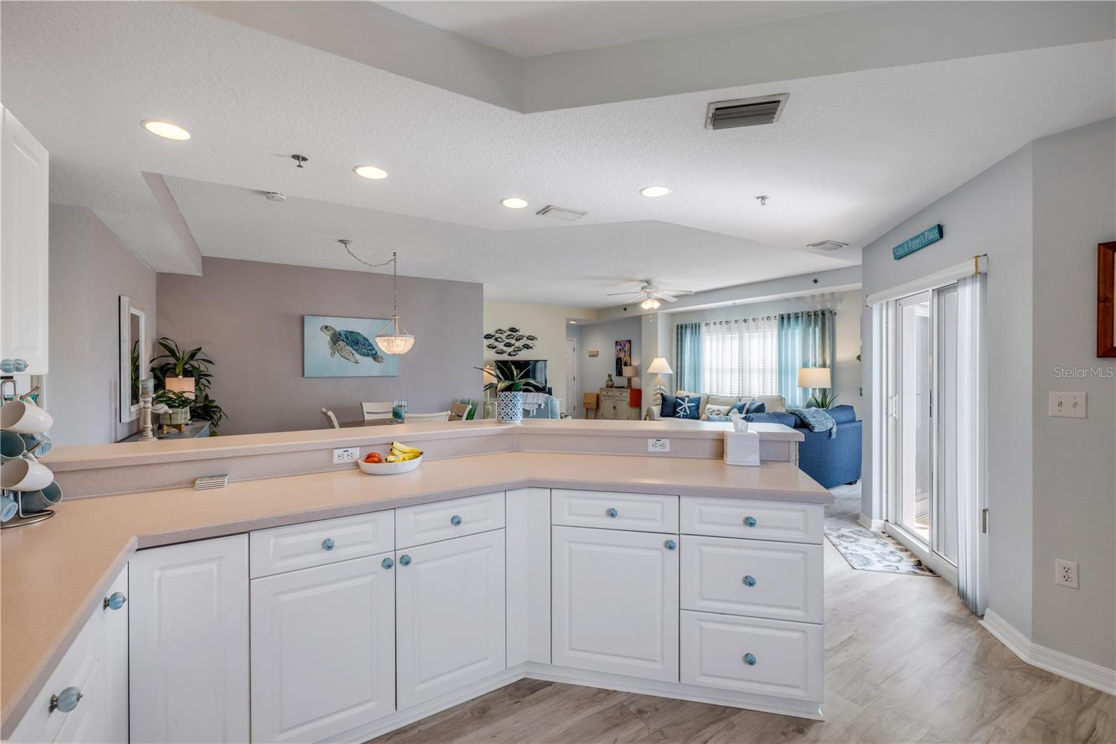 Image 9 of 59 For 5300 Atlantic Avenue 2-501