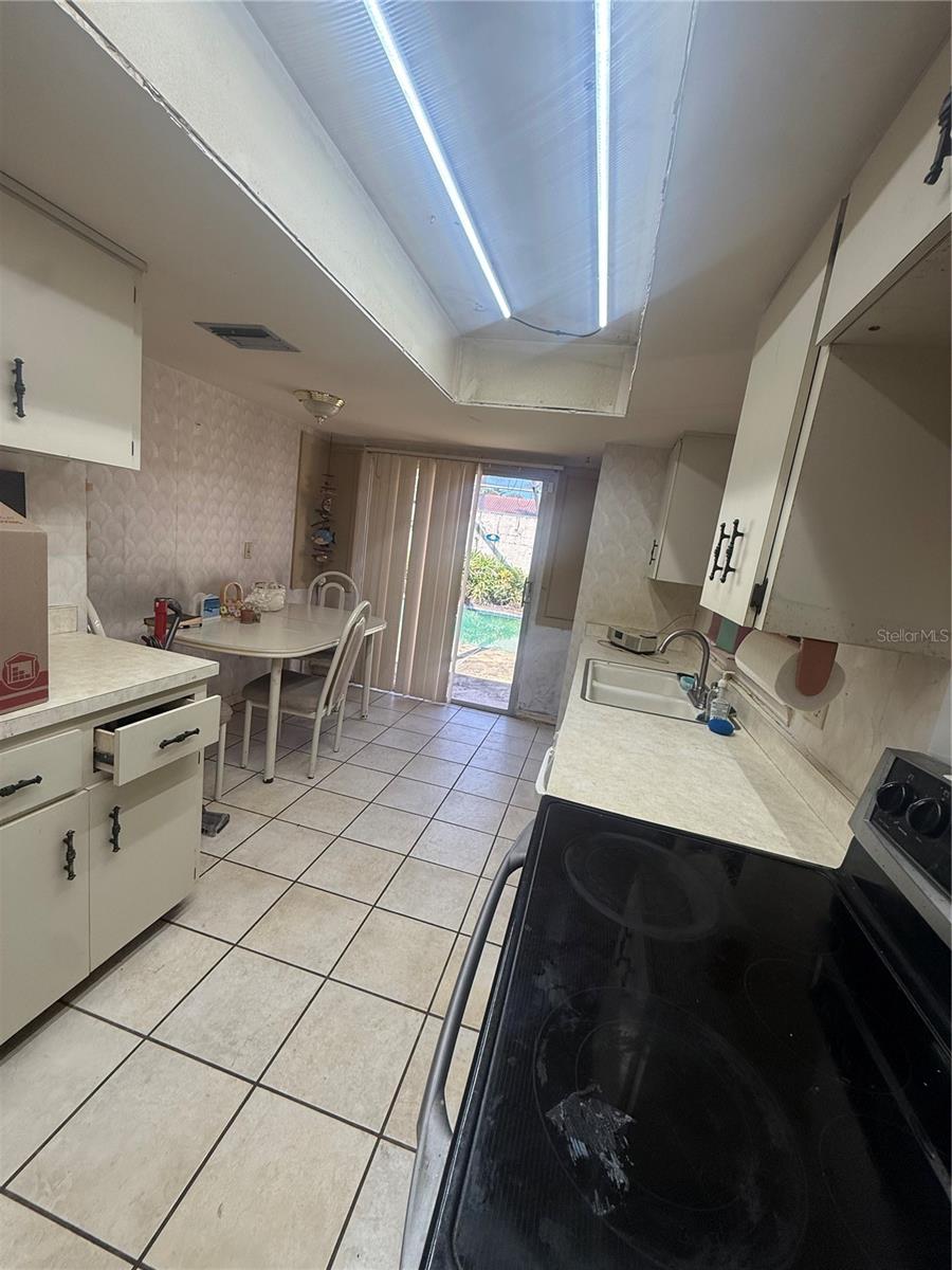 Image 16 of 31 For 4930 Haiti Circle 8