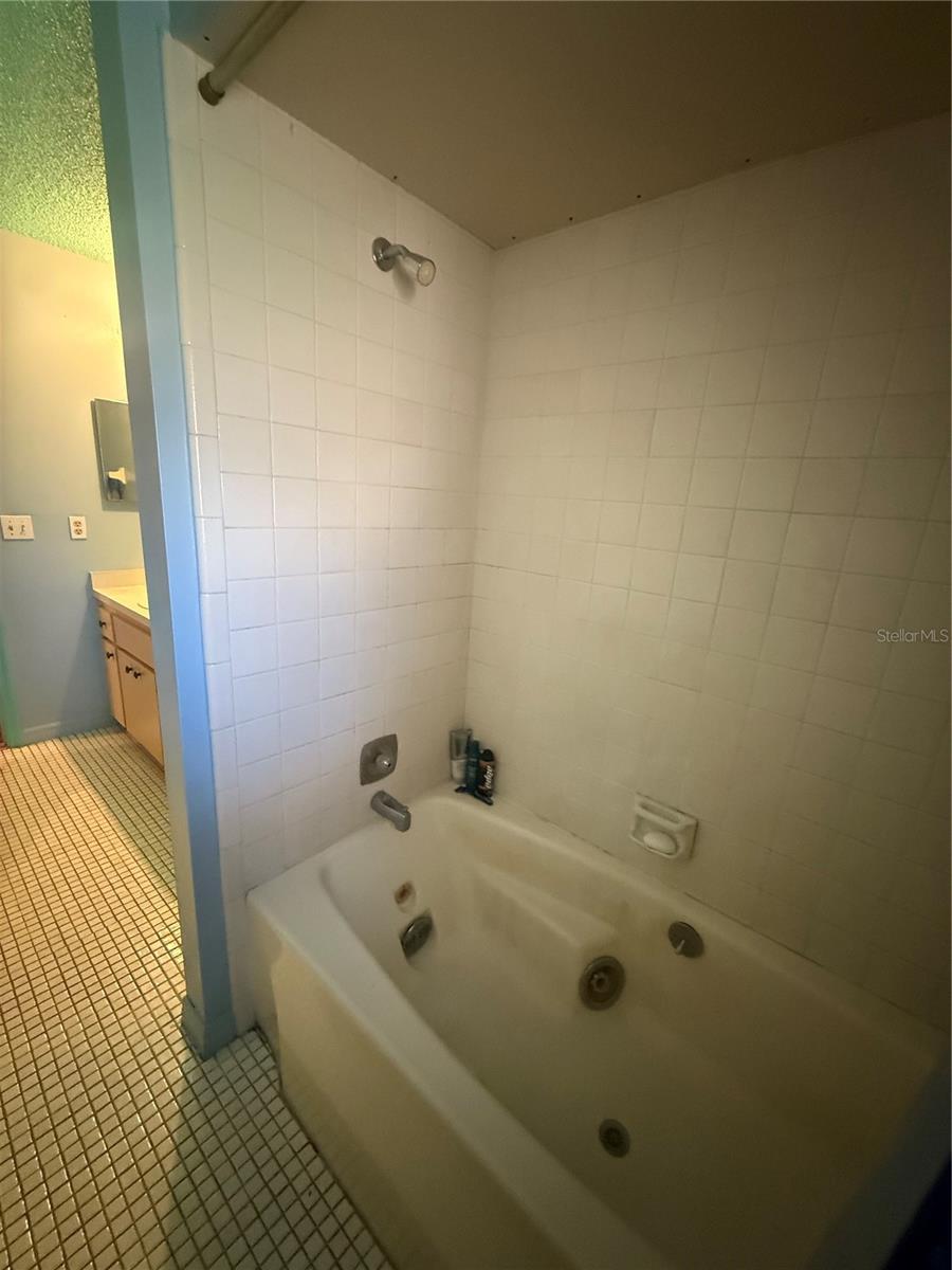 Image 21 of 31 For 4930 Haiti Circle 8