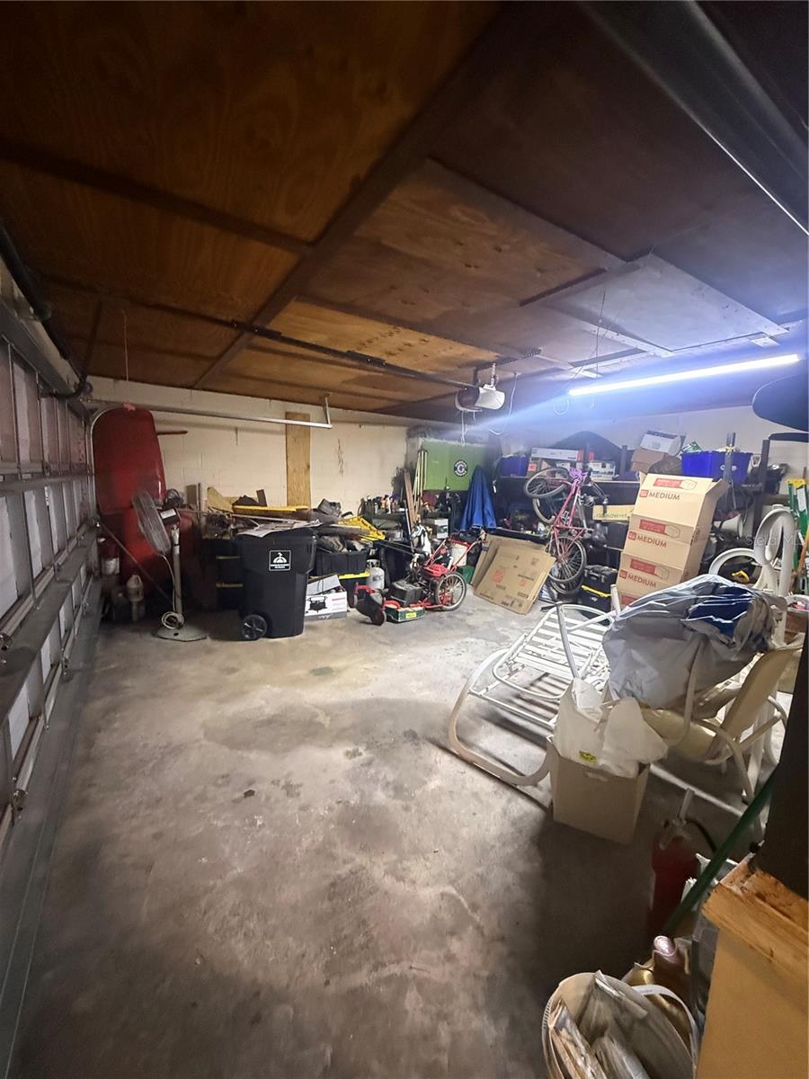 Image 22 of 31 For 4930 Haiti Circle 8