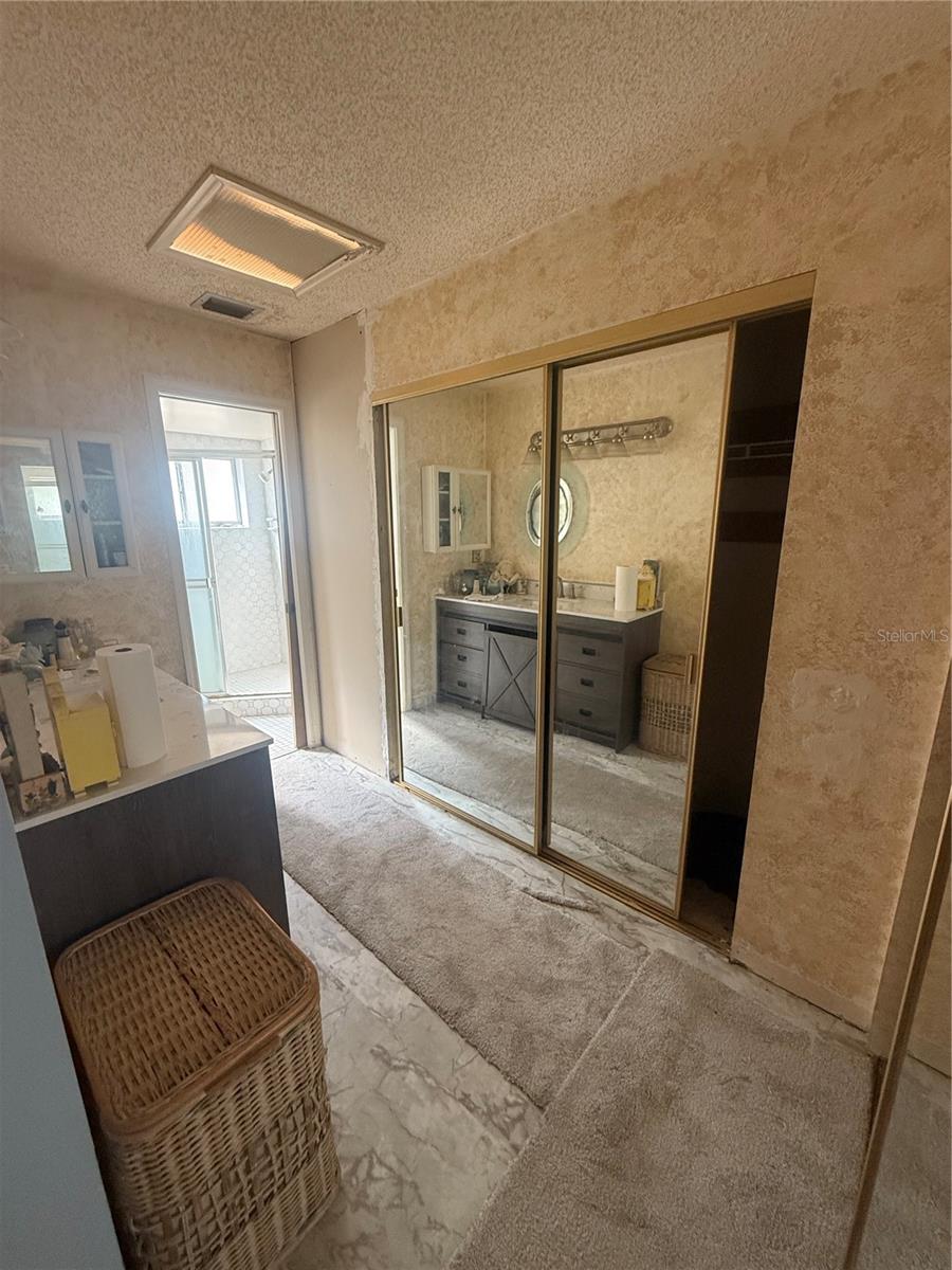 Image 9 of 31 For 4930 Haiti Circle 8