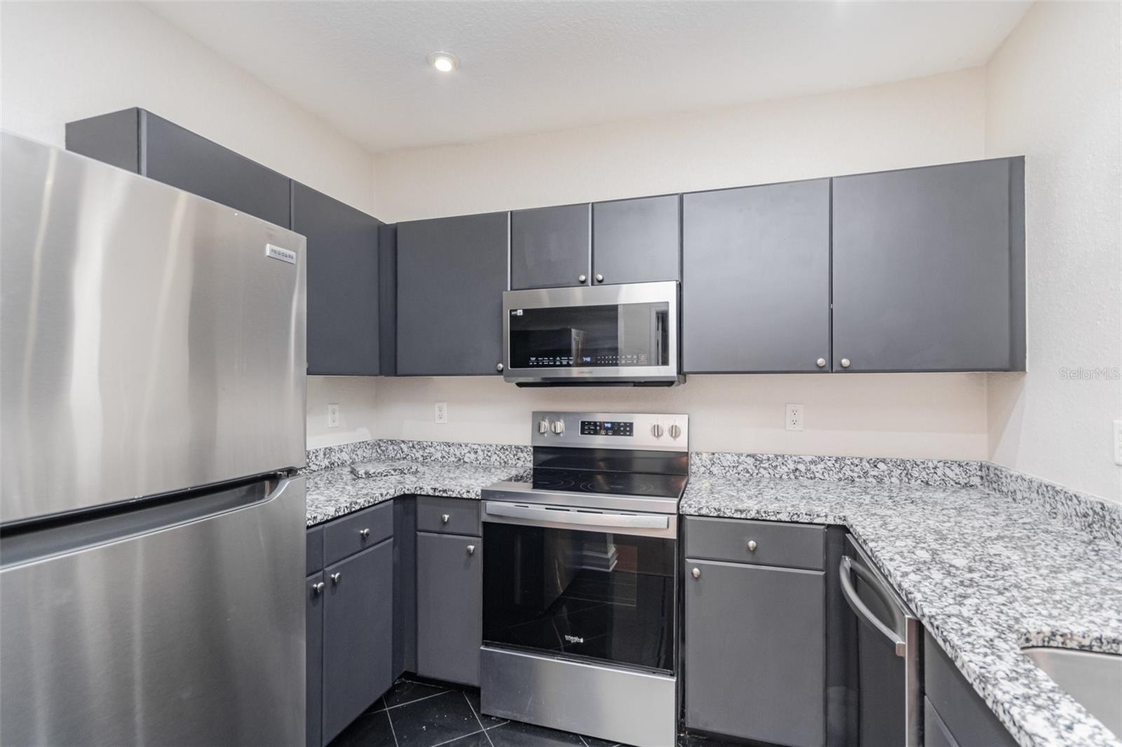 Image 12 of 29 For 304 South Street 4023