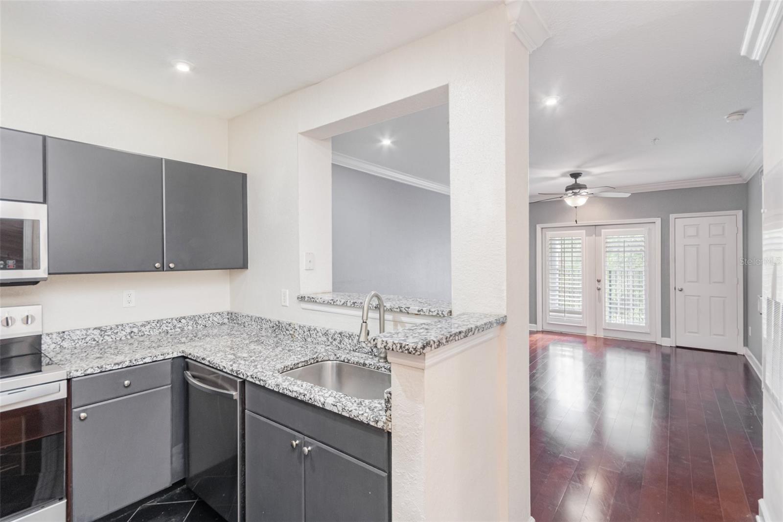 Image 13 of 29 For 304 South Street 4023