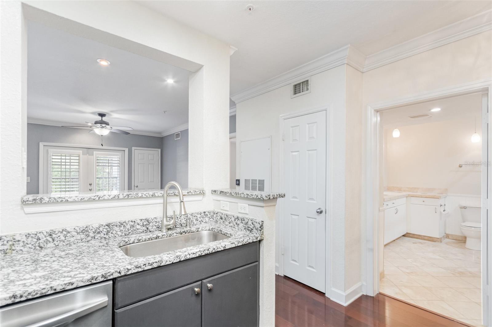 Image 14 of 29 For 304 South Street 4023