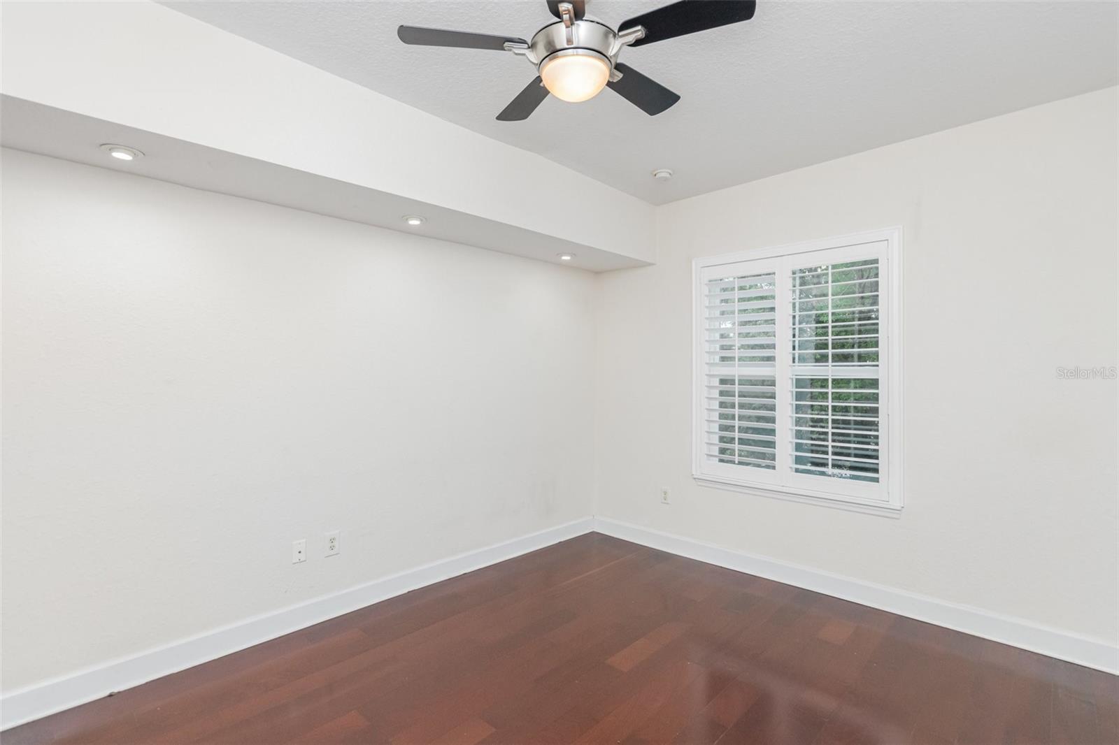 Image 16 of 29 For 304 South Street 4023