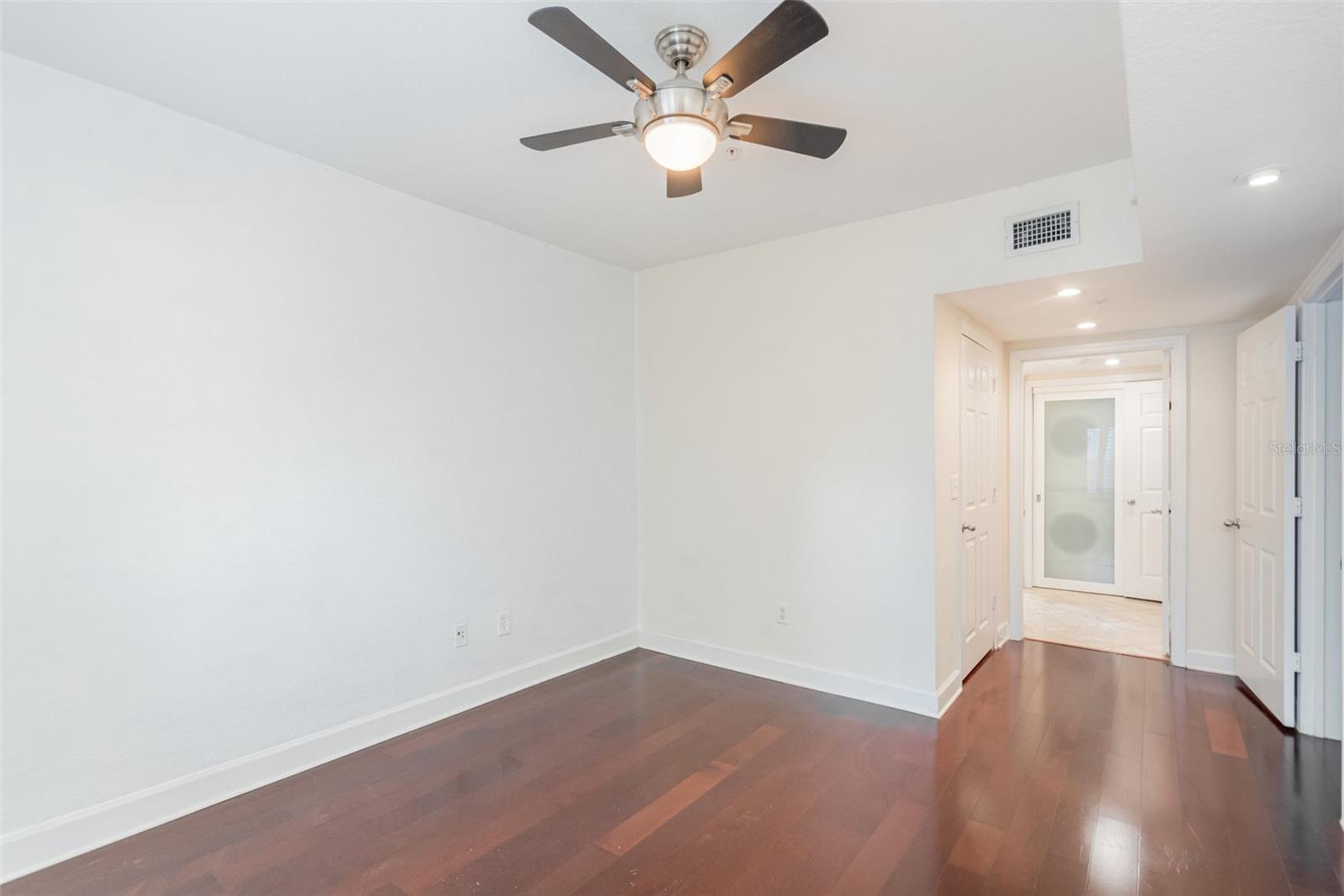 Image 19 of 29 For 304 South Street 4023