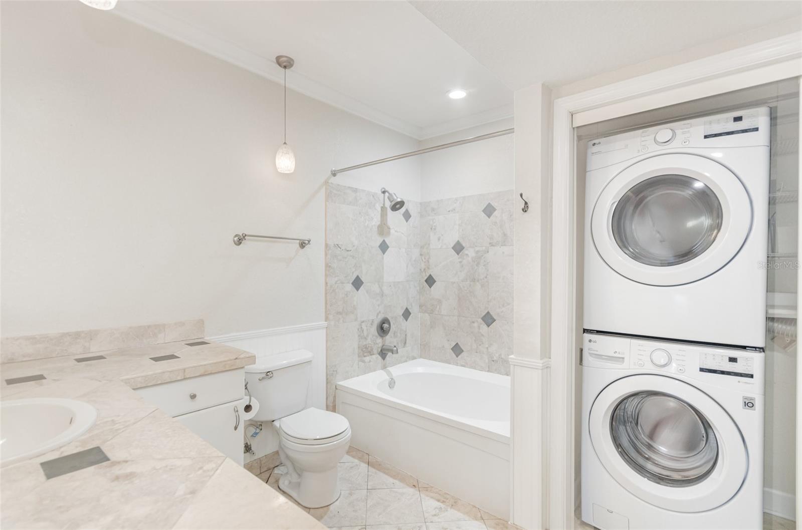 Image 21 of 29 For 304 South Street 4023