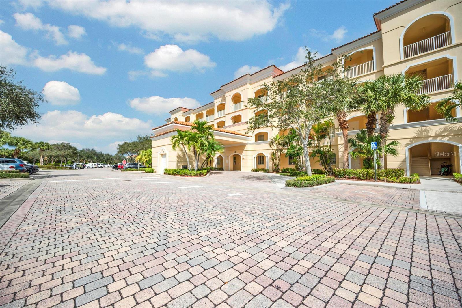 Image 28 of 37 For 37 Harbour Isle Drive E 206