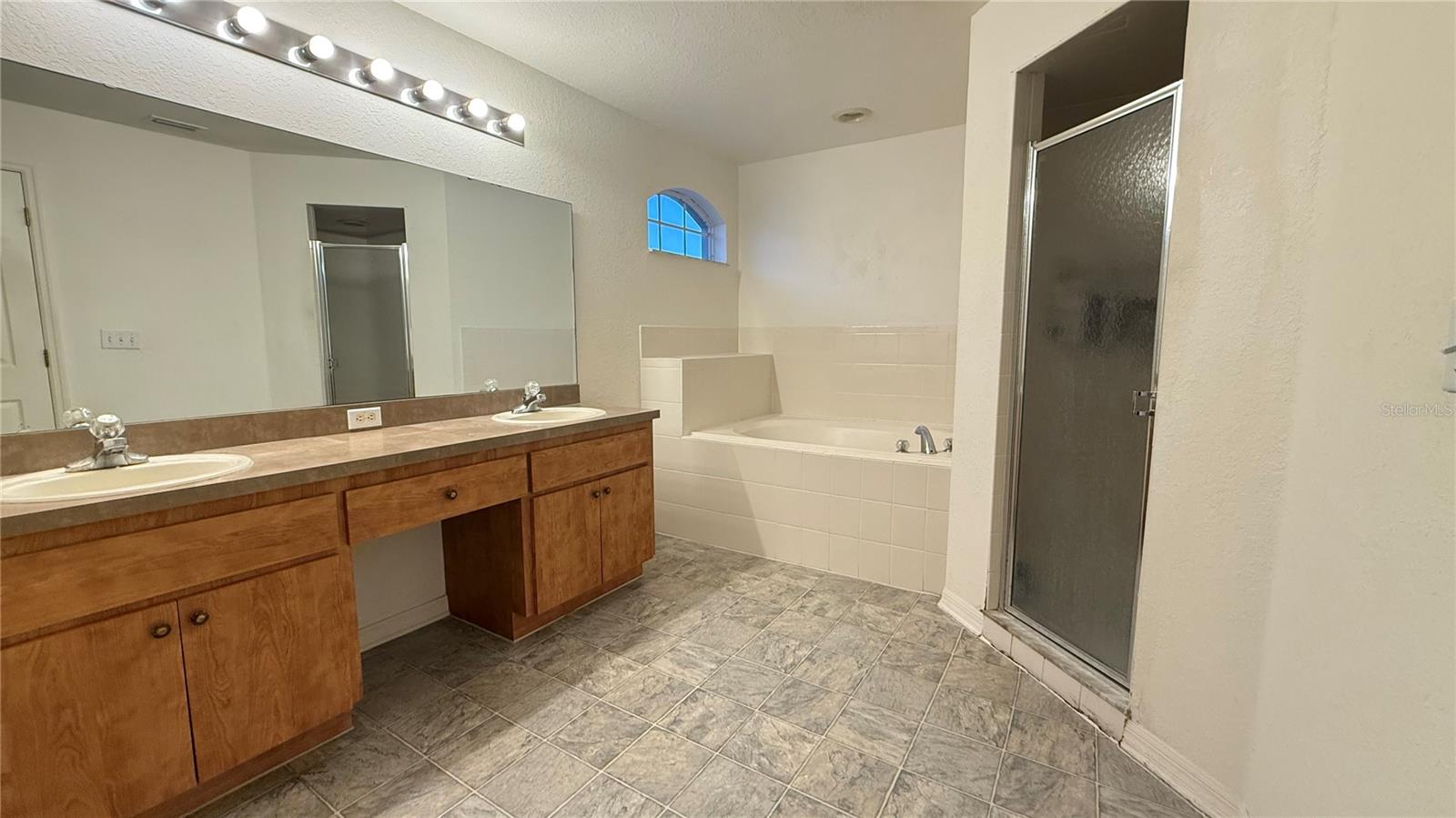 Image 22 of 31 For 175 Cloverdale Road