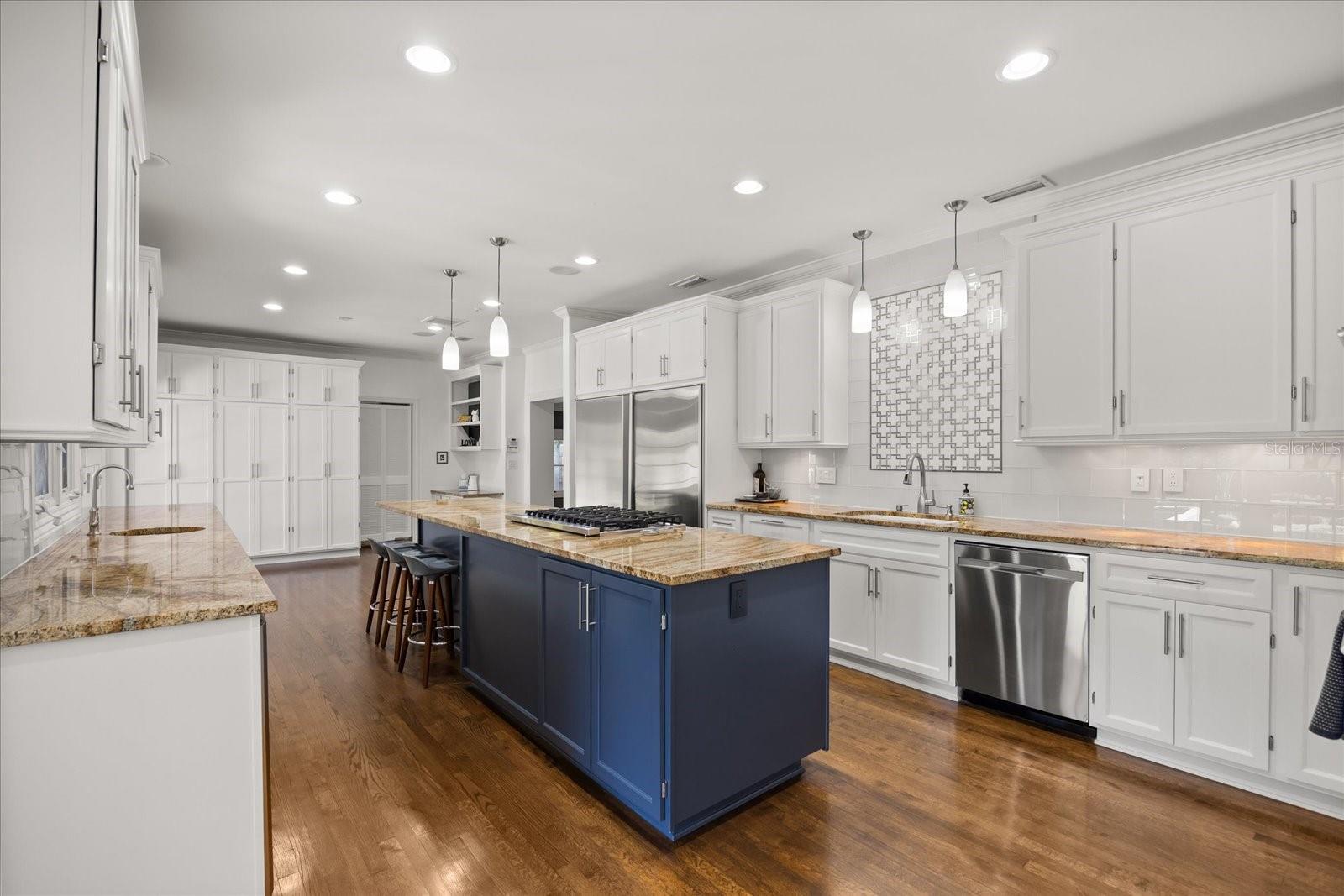 Listing photo id 18 for 2299 Via Tuscany