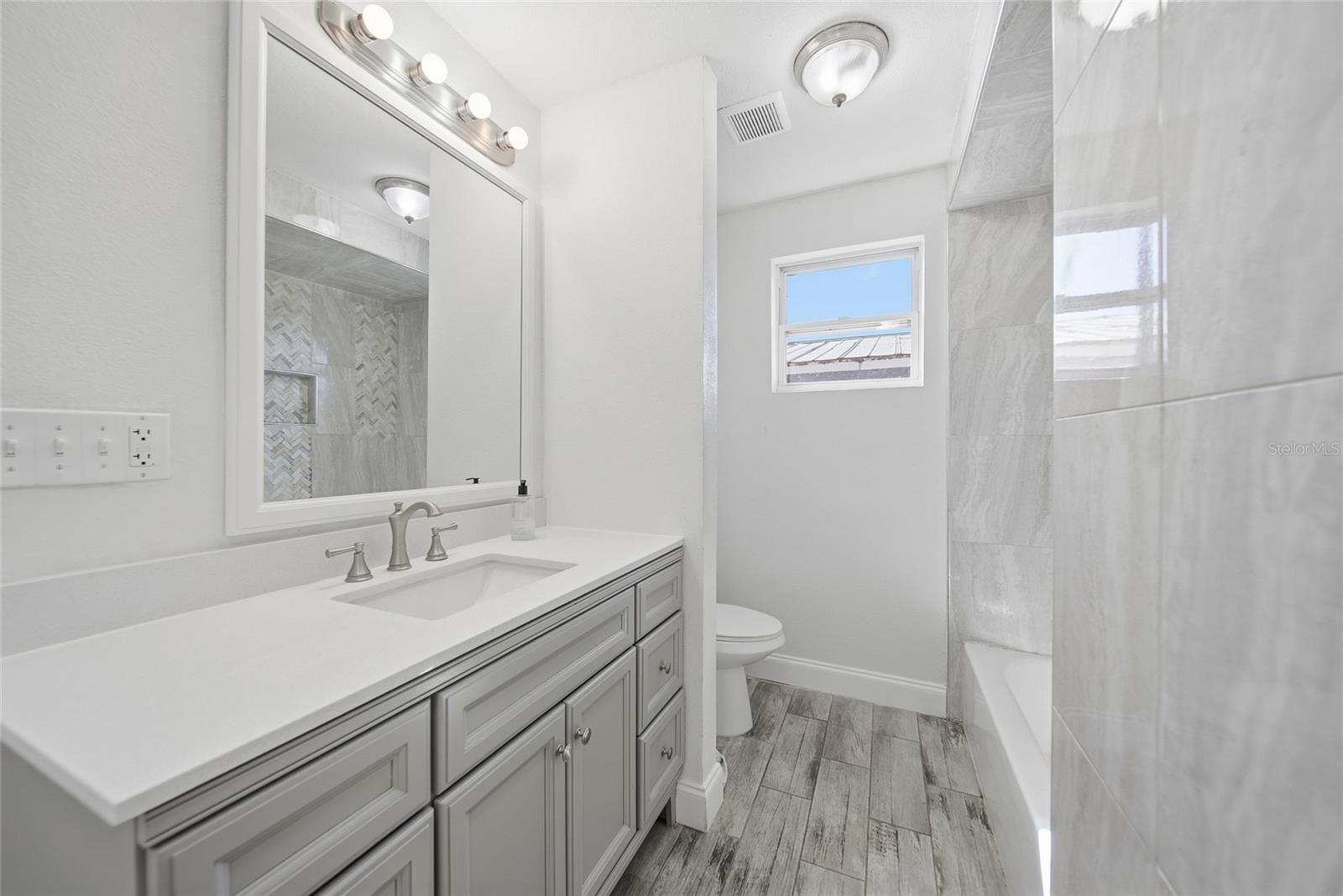 Image 18 of 35 For 1734 3rd Street Ne