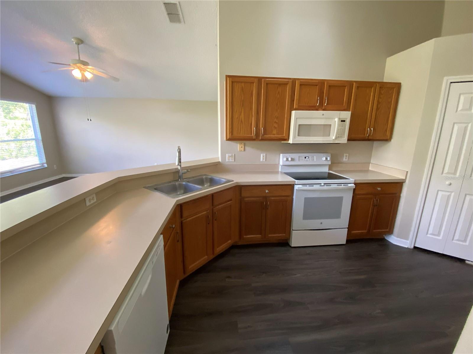 Image 9 of 24 For 13833 Riverpath Grove Drive