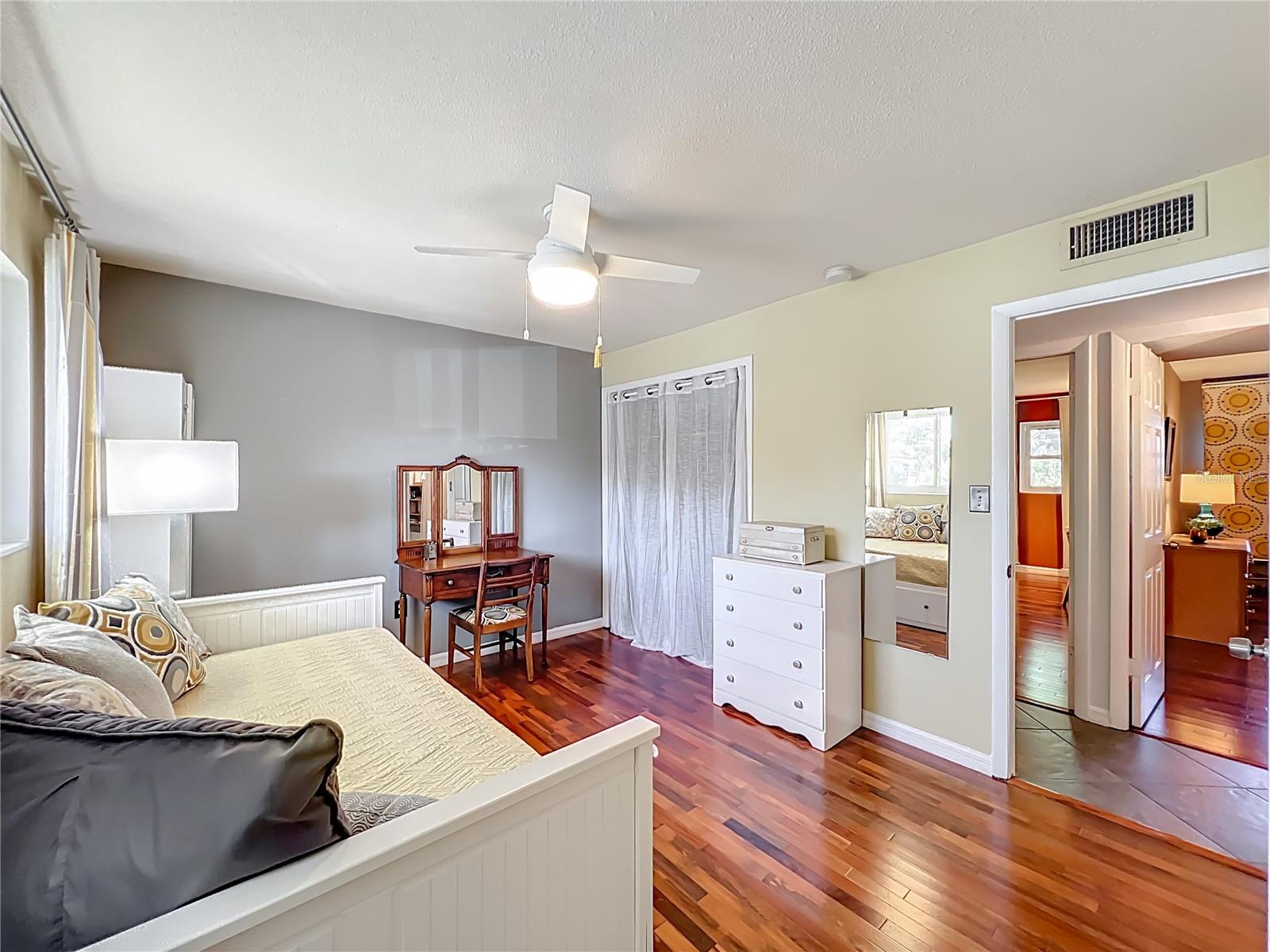 Image 36 of 60 For 1100 Delaney Avenue G23