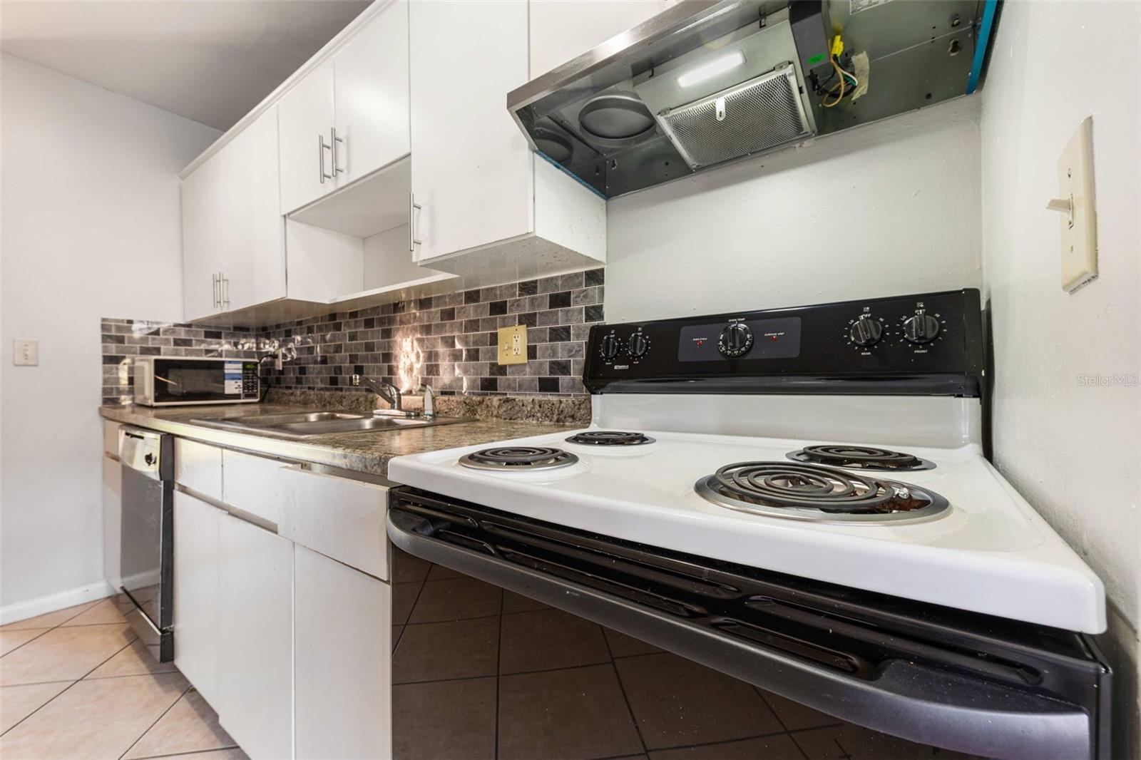 Image 14 of 41 For 5137 Piccadilly Circus Court 3