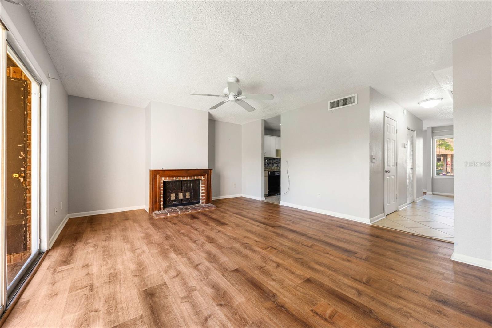 Image 18 of 41 For 5137 Piccadilly Circus Court 3