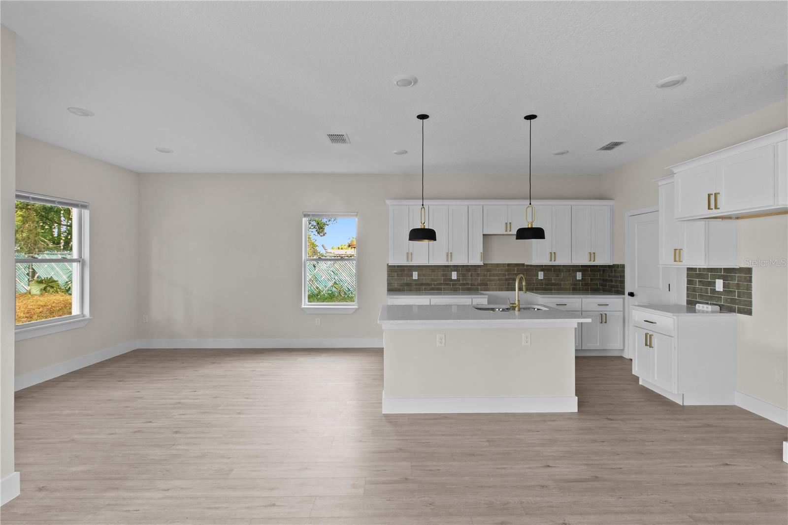 Image 9 of 25 For 2102 Ashland Boulevard