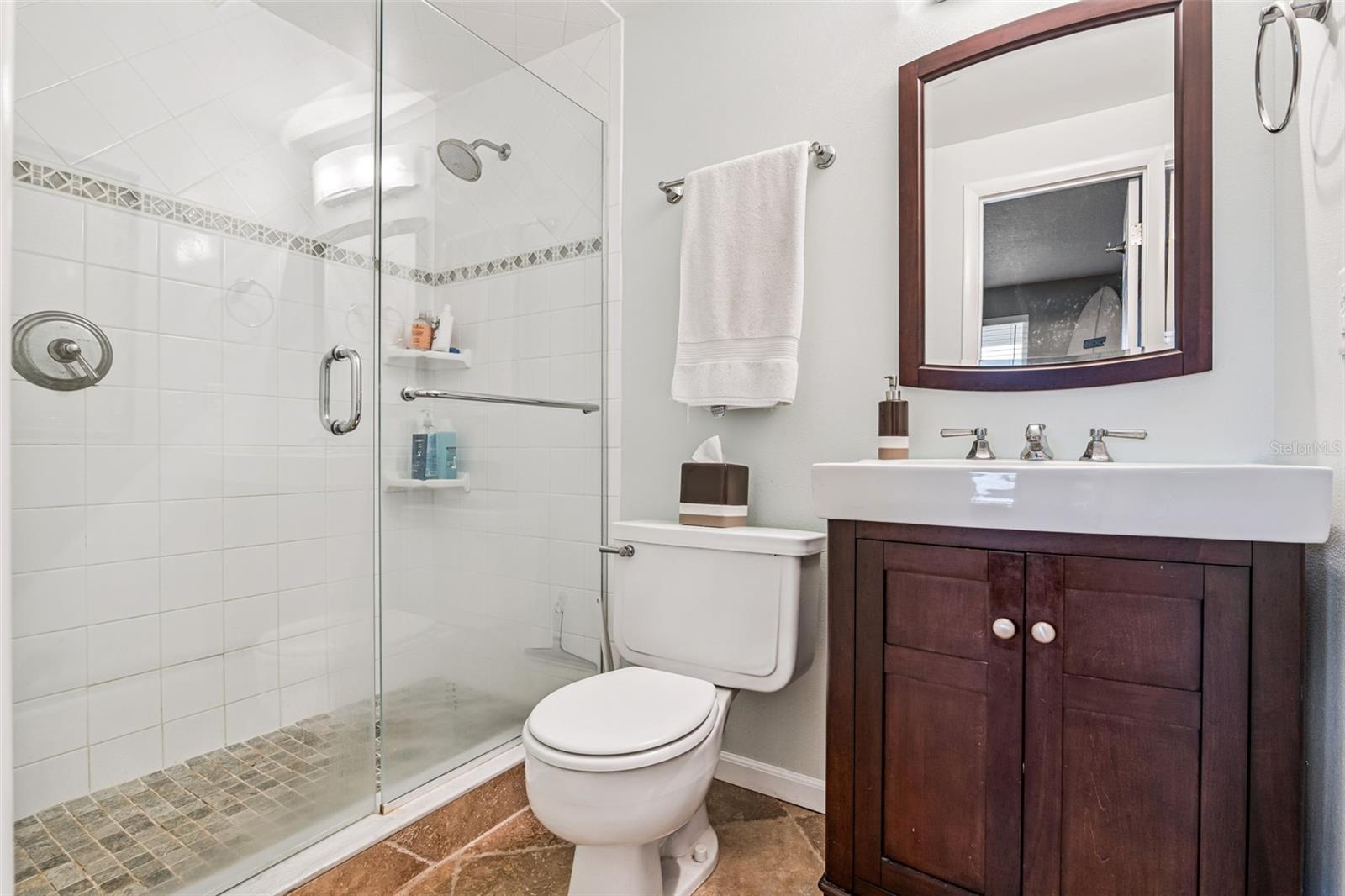 Image 17 of 37 For 2 Ted Circle