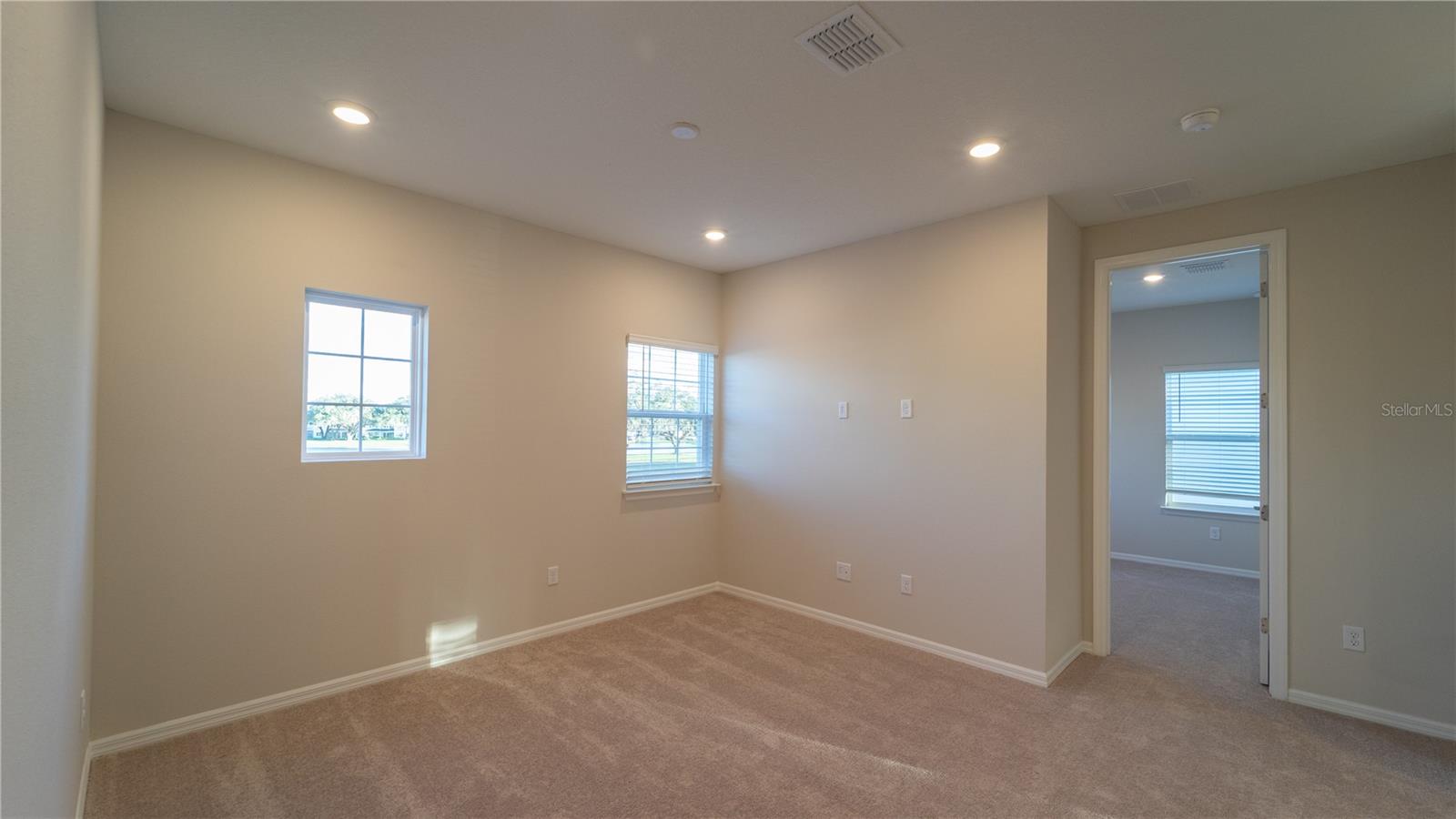 Image 19 of 45 For 16446 Lone Oak Circle