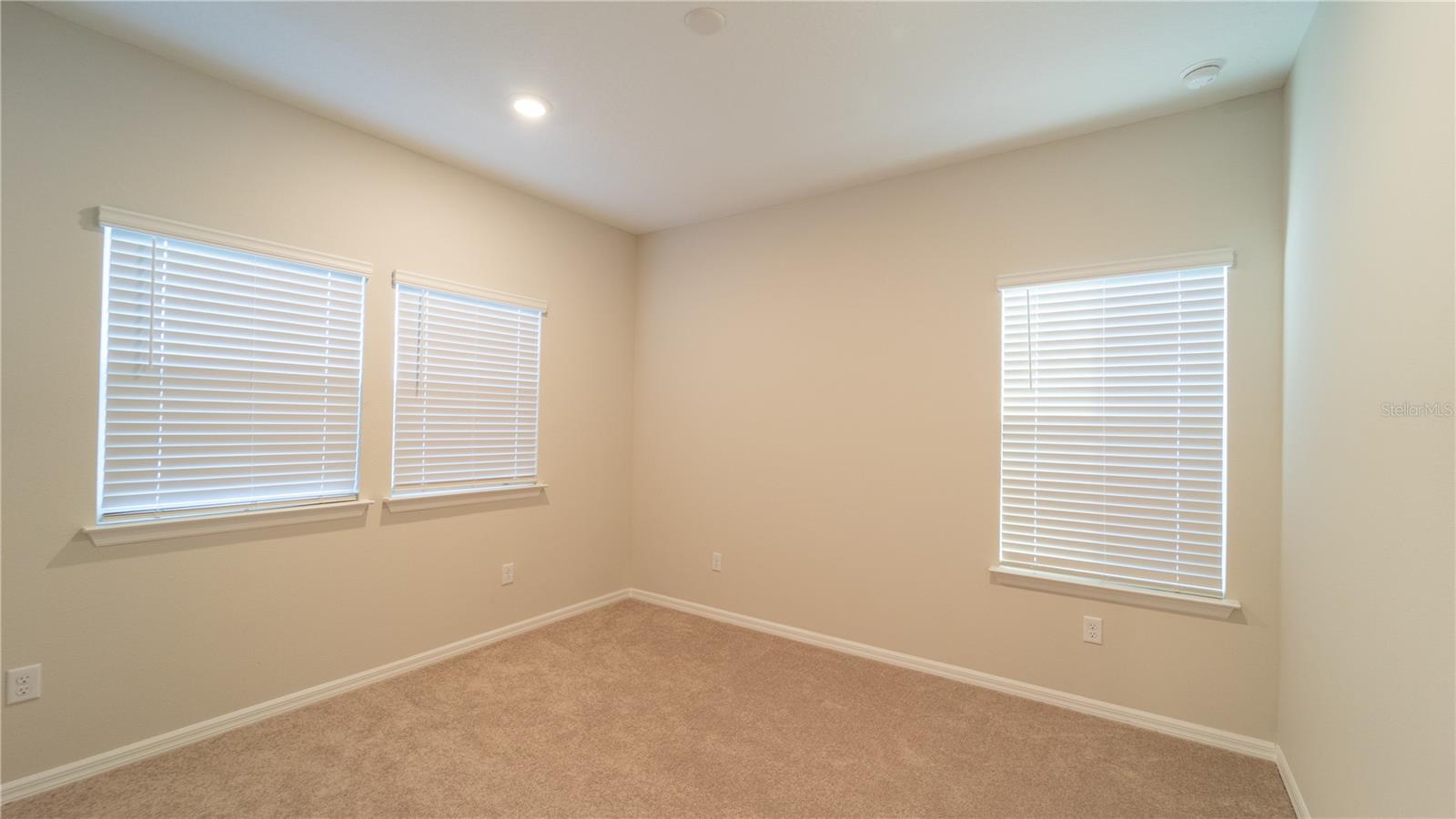 Image 26 of 45 For 16446 Lone Oak Circle