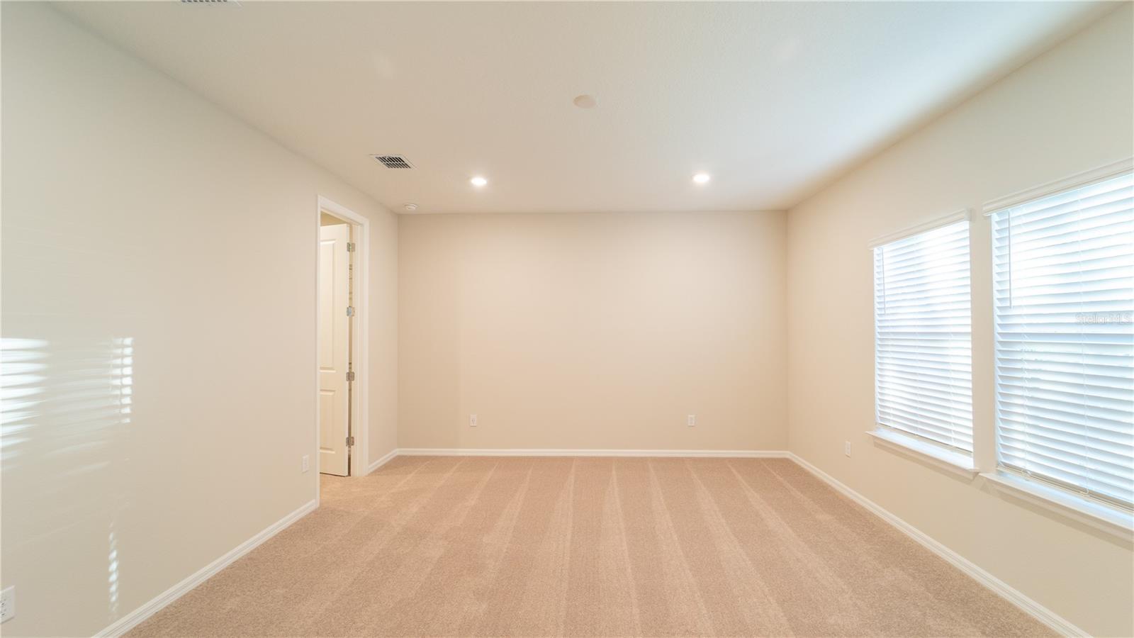 Image 27 of 45 For 16446 Lone Oak Circle