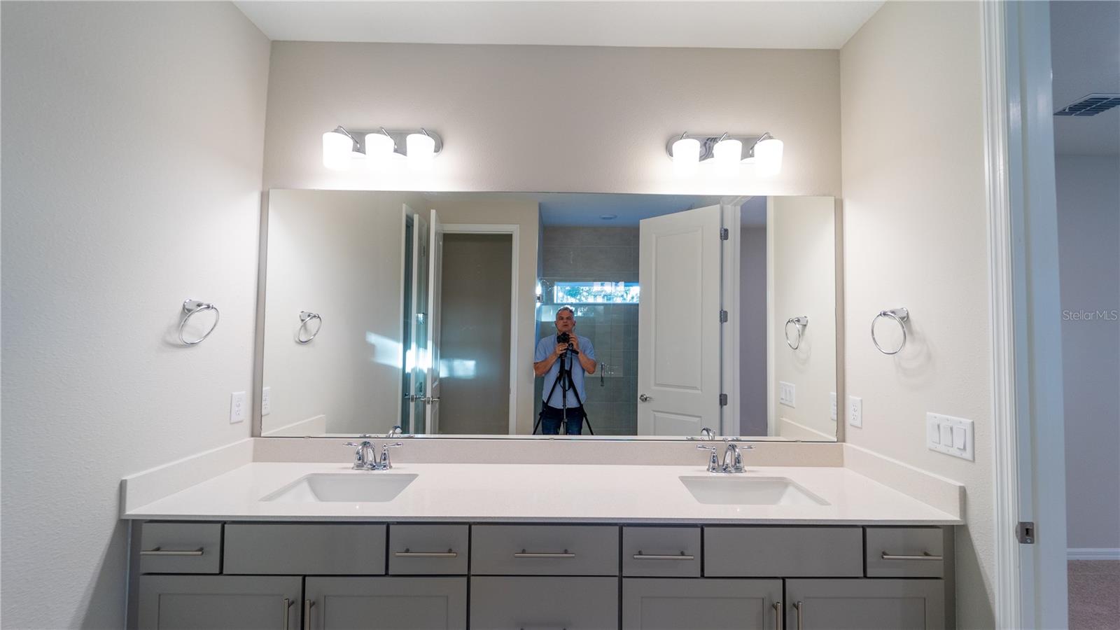 Image 33 of 45 For 16446 Lone Oak Circle