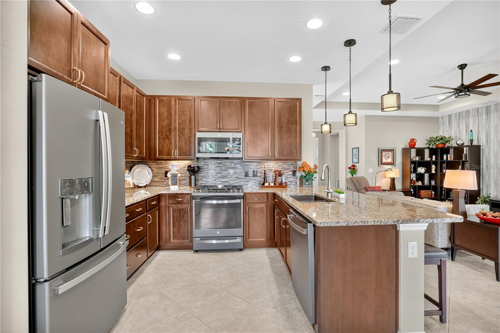 Image 12 of 45 For 1066 Victoria Hills Drive S