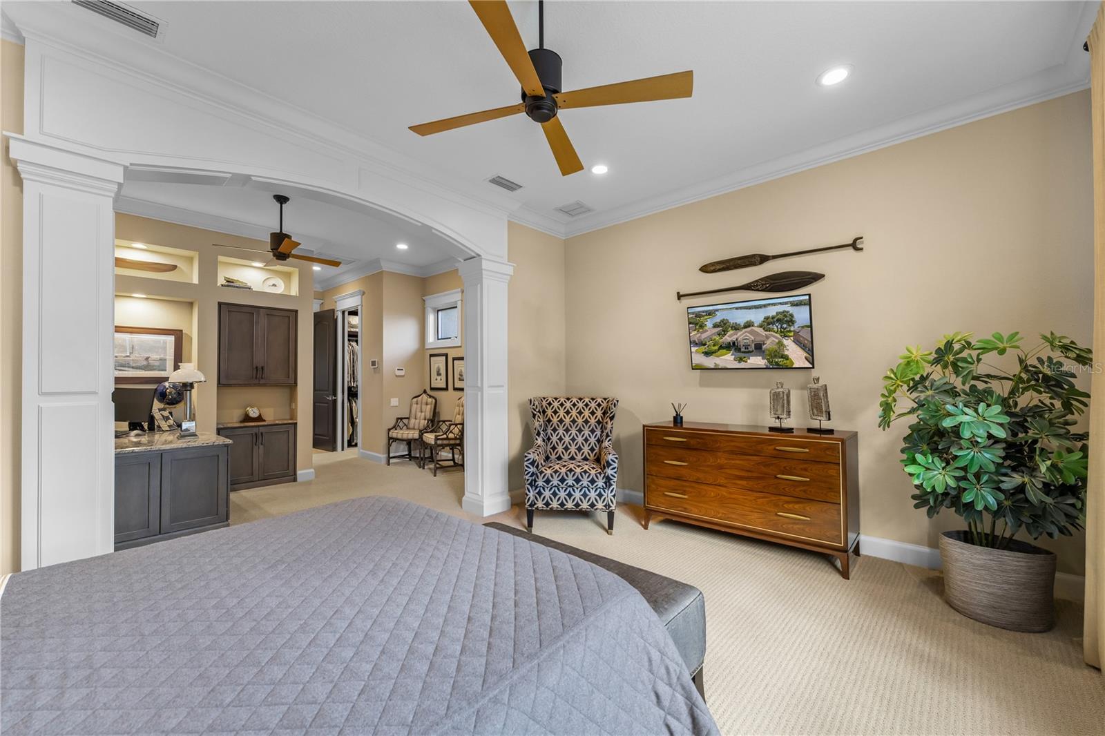 Image 36 of 64 For 414 Meandering Way