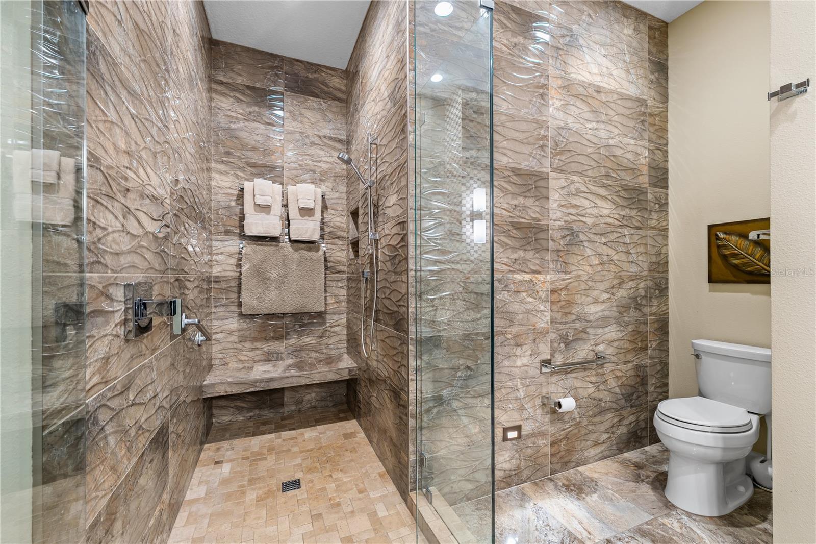 Image 39 of 64 For 414 Meandering Way