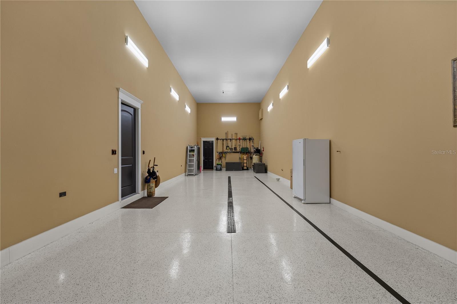 Image 47 of 64 For 414 Meandering Way