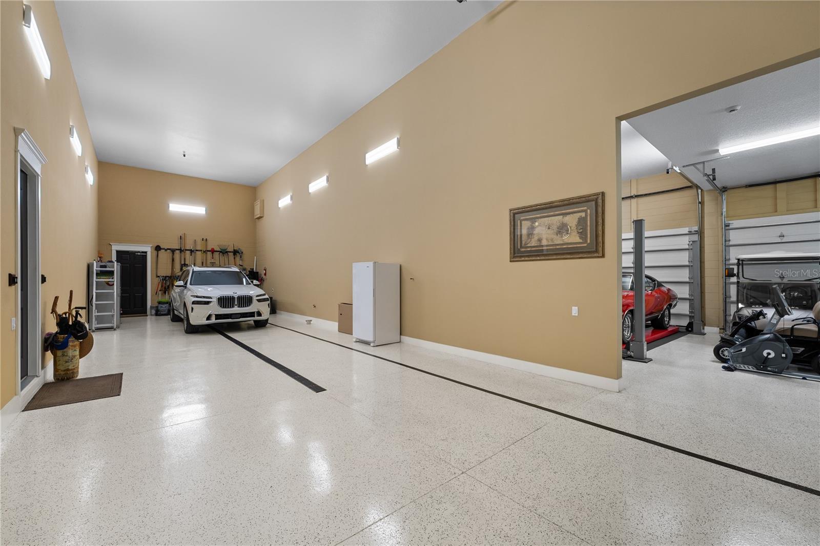 Image 48 of 64 For 414 Meandering Way