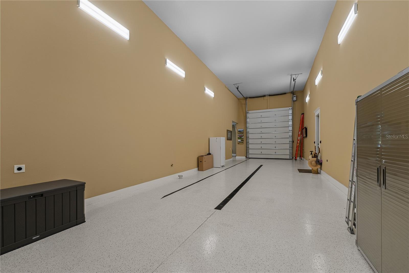 Image 49 of 64 For 414 Meandering Way