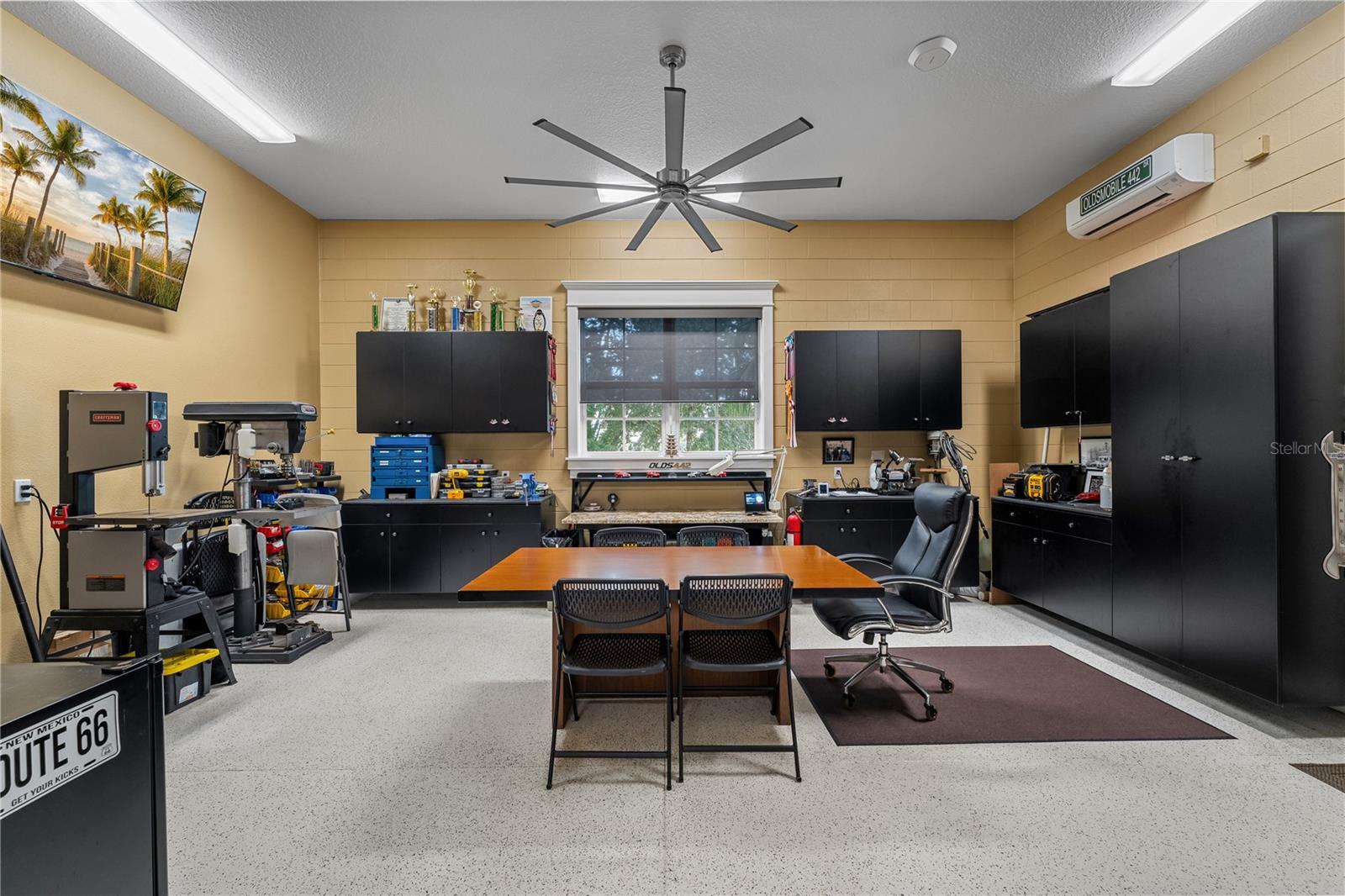 Image 50 of 64 For 414 Meandering Way