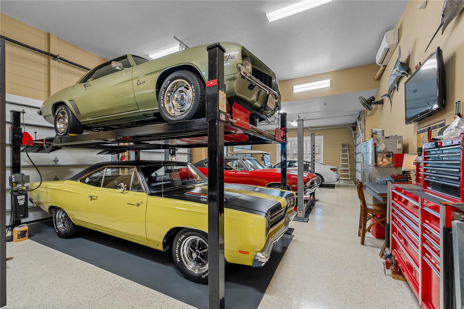 Image 52 of 64 For 414 Meandering Way