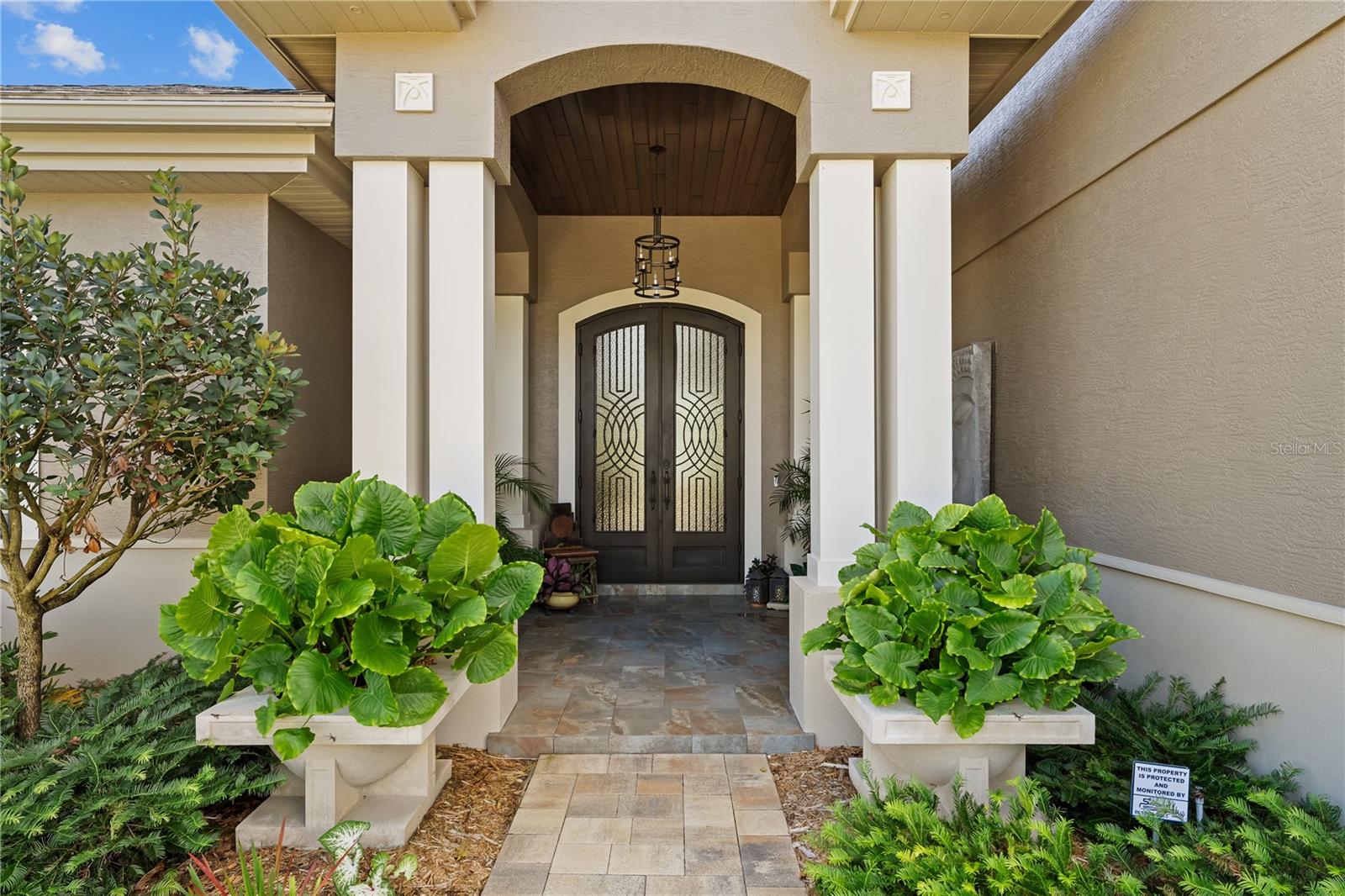 Image 7 of 64 For 414 Meandering Way