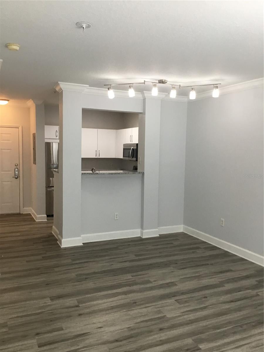 Image 6 of 13 For 202 South Street 4050