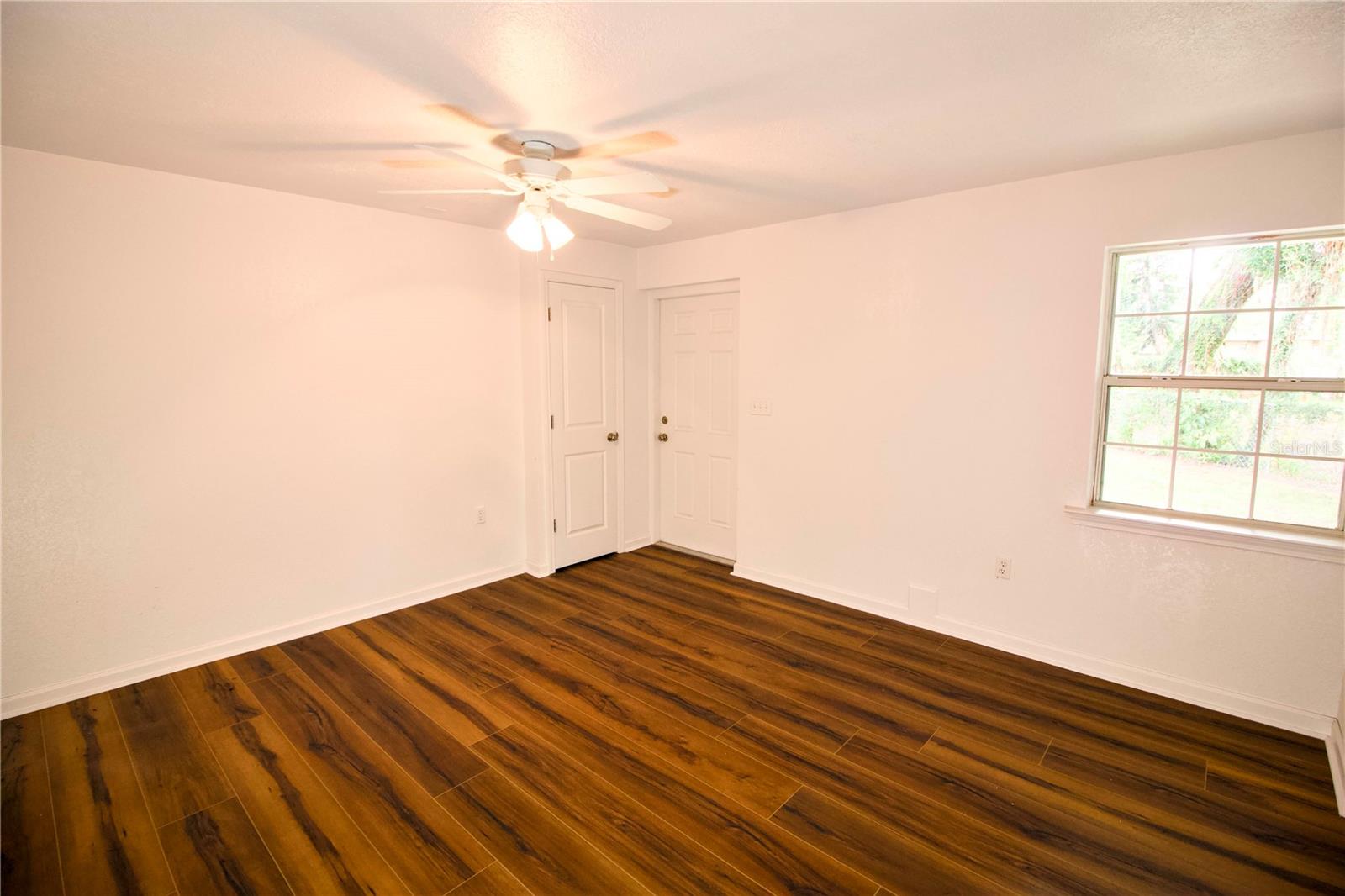 Image 19 of 55 For 1114 Oak Drive