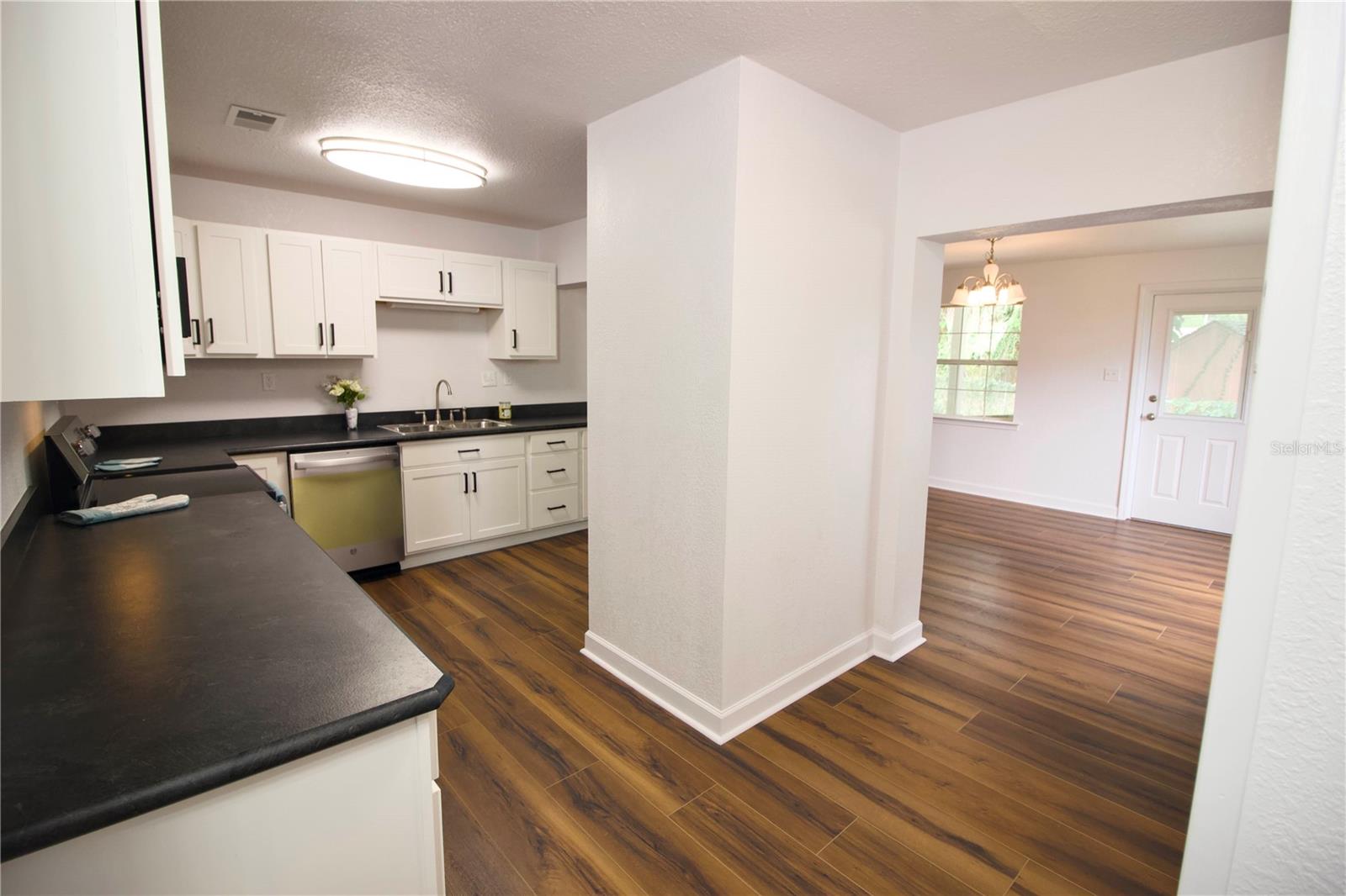 Image 9 of 55 For 1114 Oak Drive