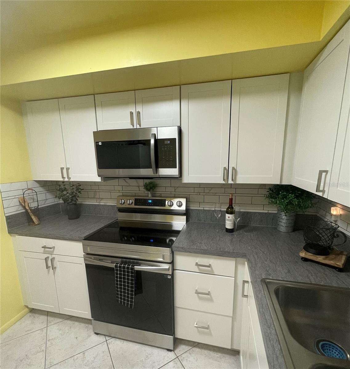 Image 20 of 95 For 1224 Peninsula Drive 304