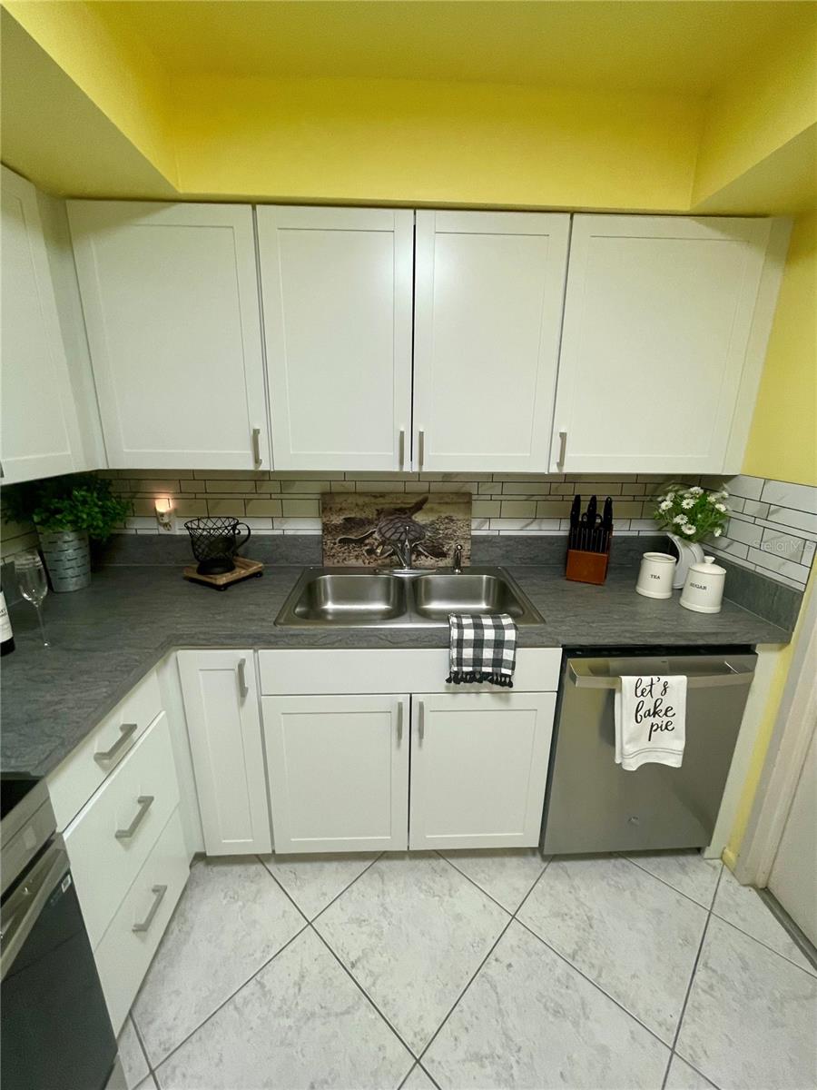 Image 21 of 95 For 1224 Peninsula Drive 304